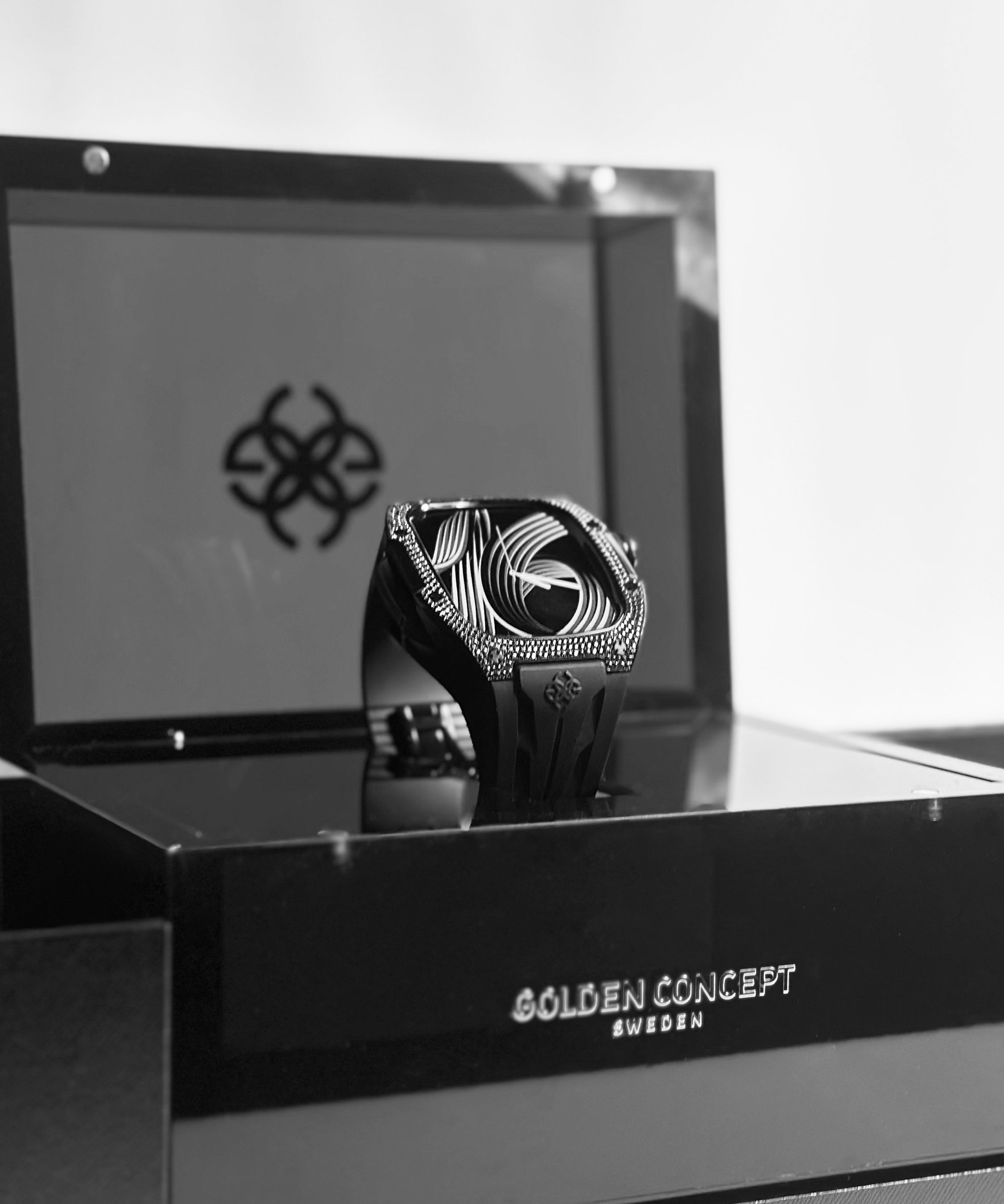 GOLDEN CONCEPT（ゴールデンコンセプト）から、ブラックモアサナイトを