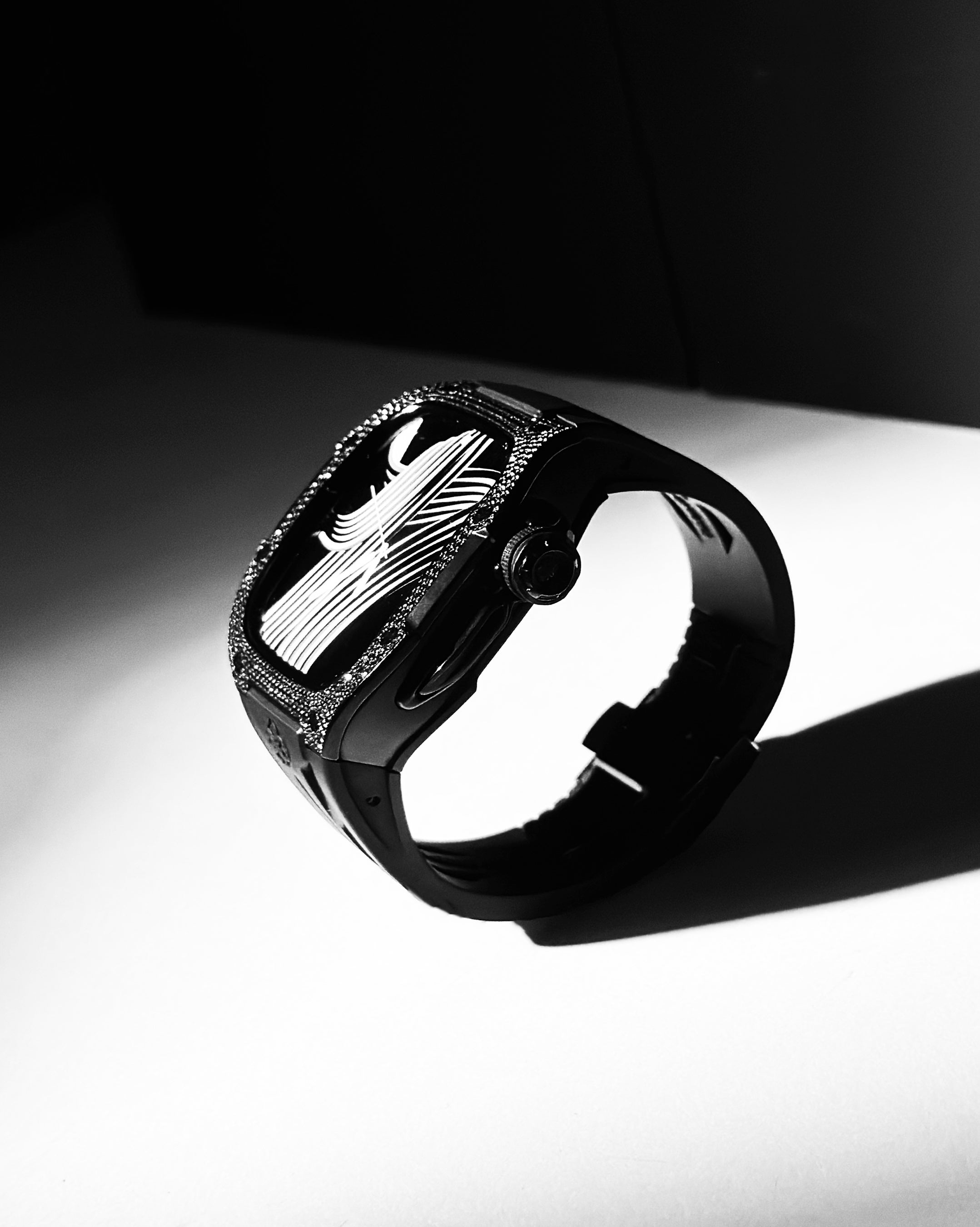 GOLDEN CONCEPT（ゴールデンコンセプト）から、ブラックモアサナイトを