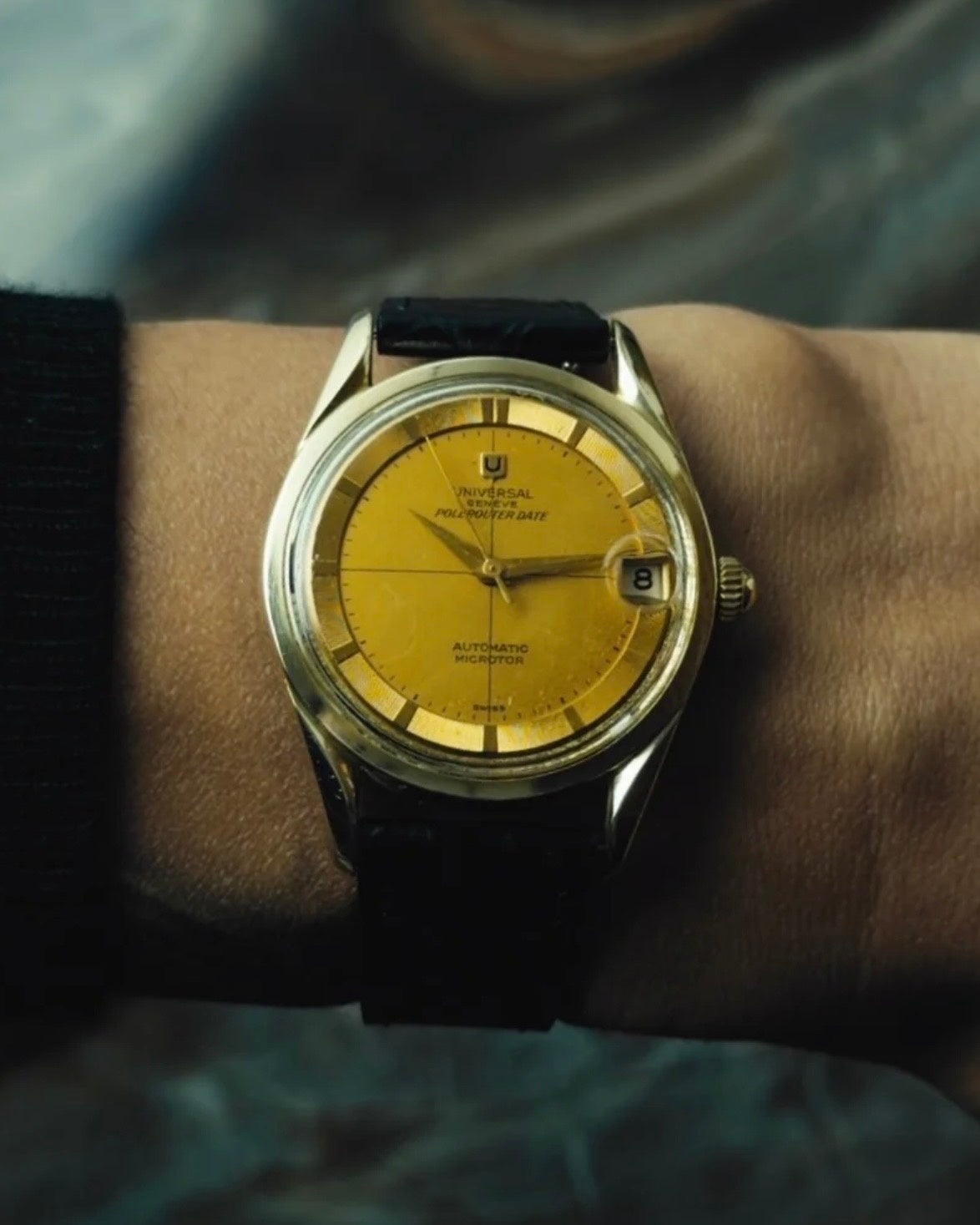 黄金色の文字盤に刻まれた時の軌跡。1960年代のユニバーサル・ジュネーブ「ポールルーター デイト」が入荷。