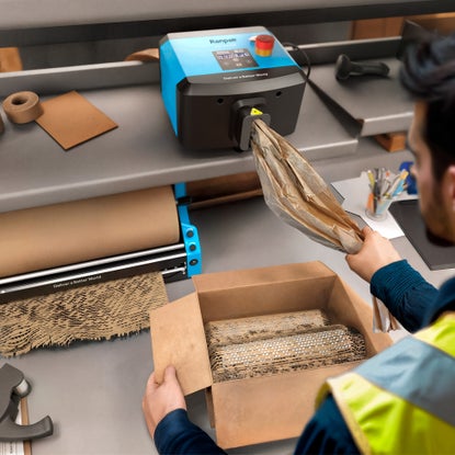 狭い梱包テーブルにも設置可能、包装ソリューションとの組み合わせで、さらなる生産性向上を実現