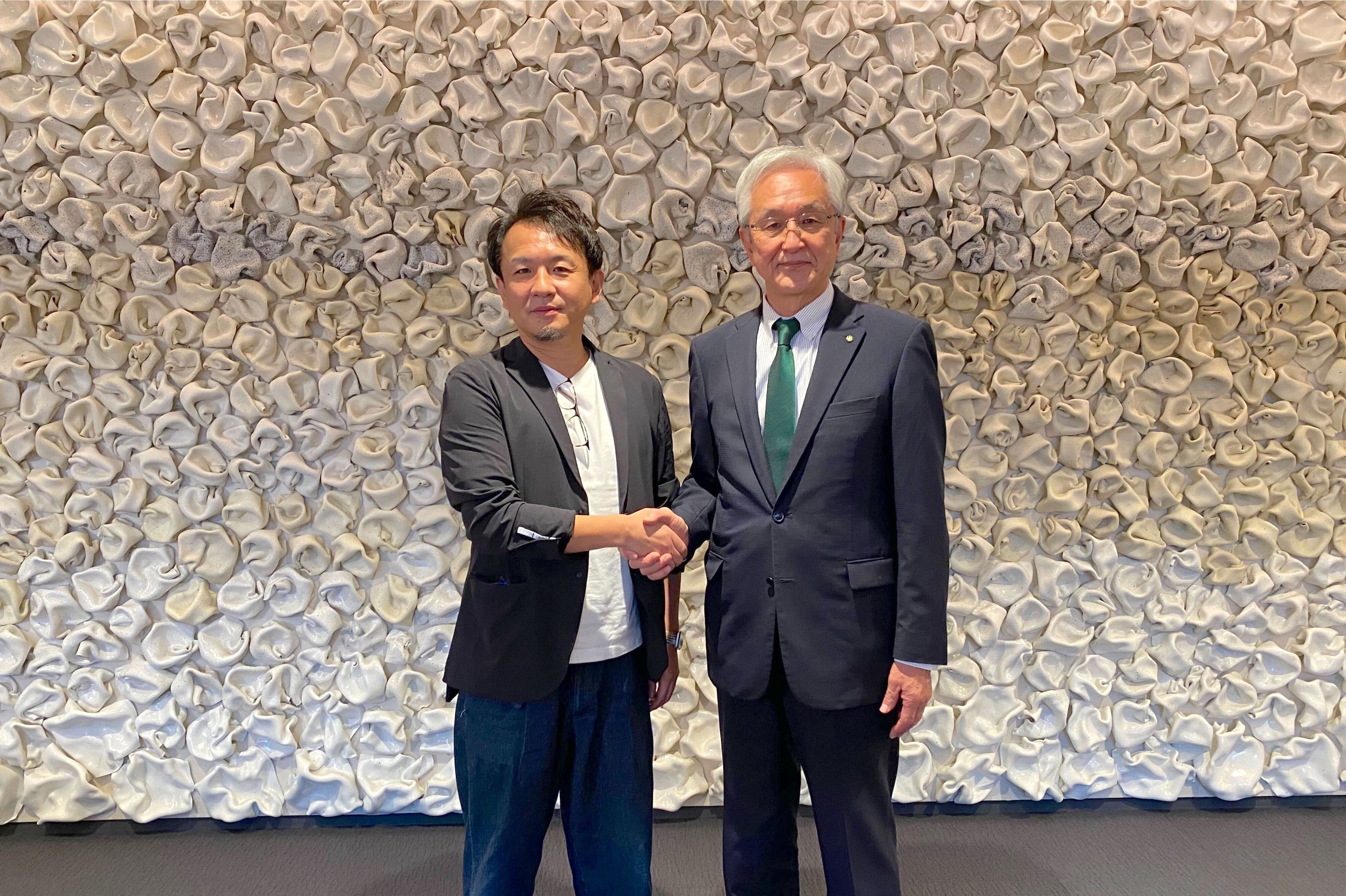 磯田 達伸長岡市長（写真右）とコラボスタイル代表松本（写真左）