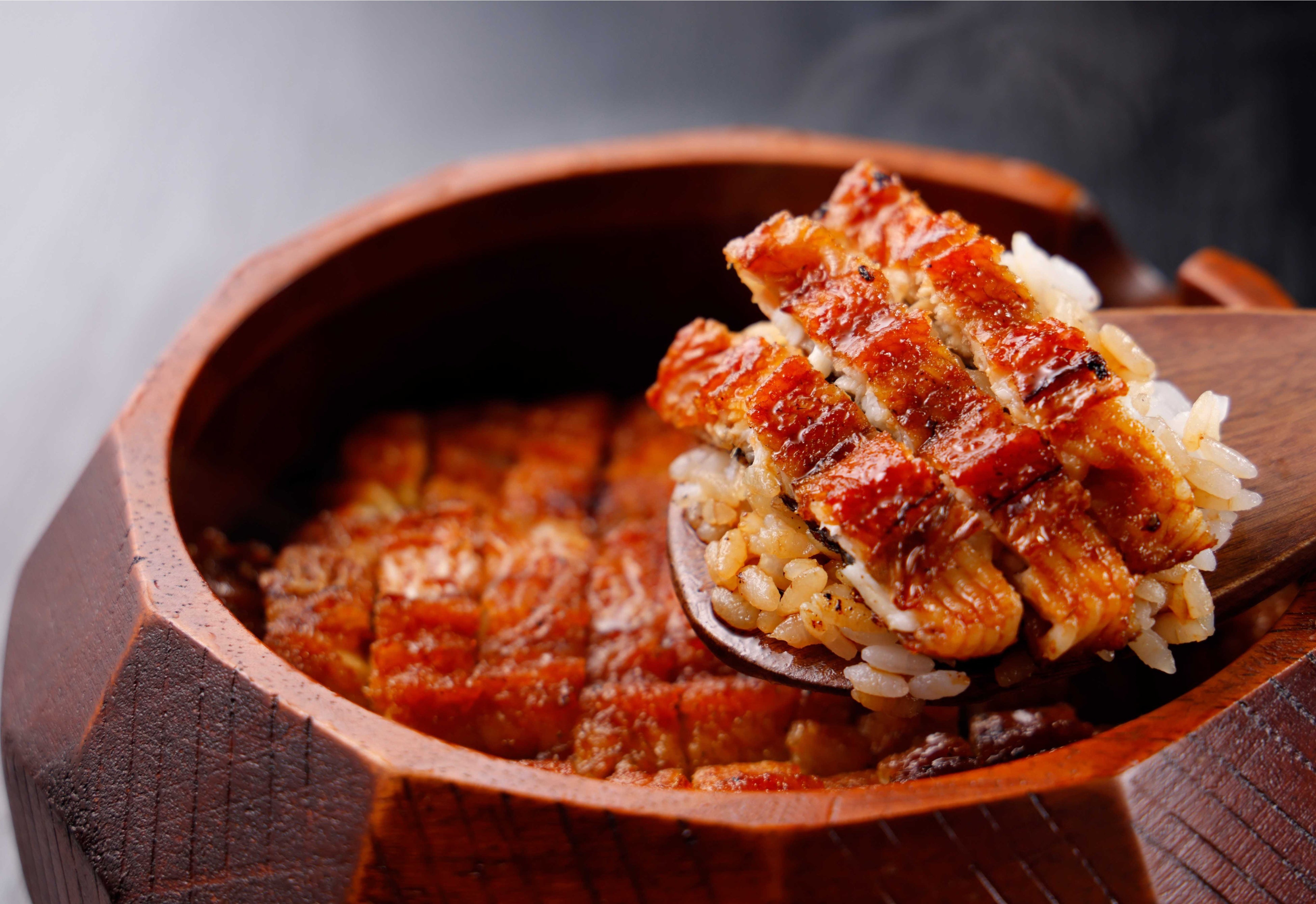 老舗のうなぎ専門店が多い神田エリアにあって「美濃地焼き」は差別化のポイントとなっている