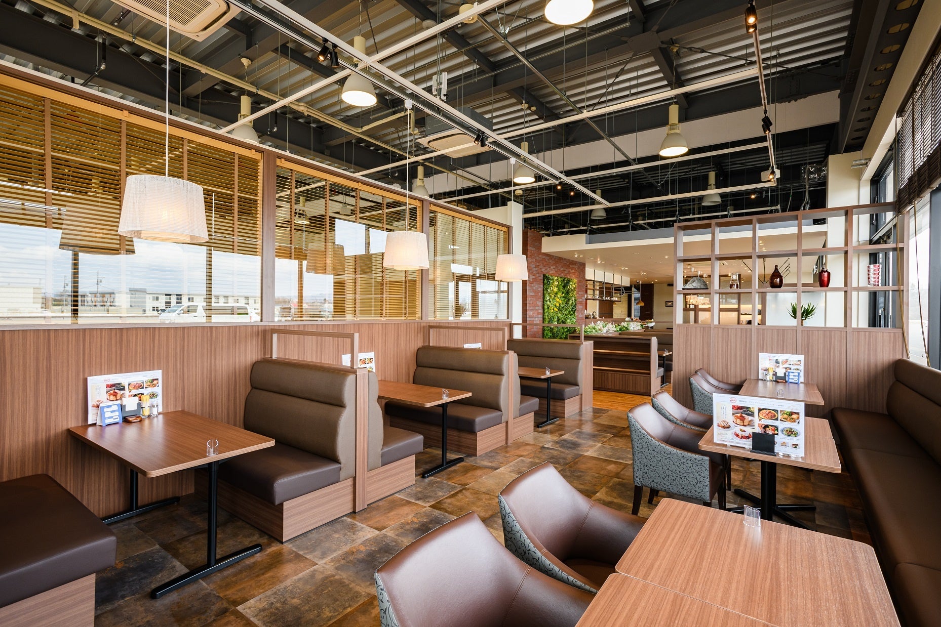 「さかい珈琲 アルティモール東神楽店」店内