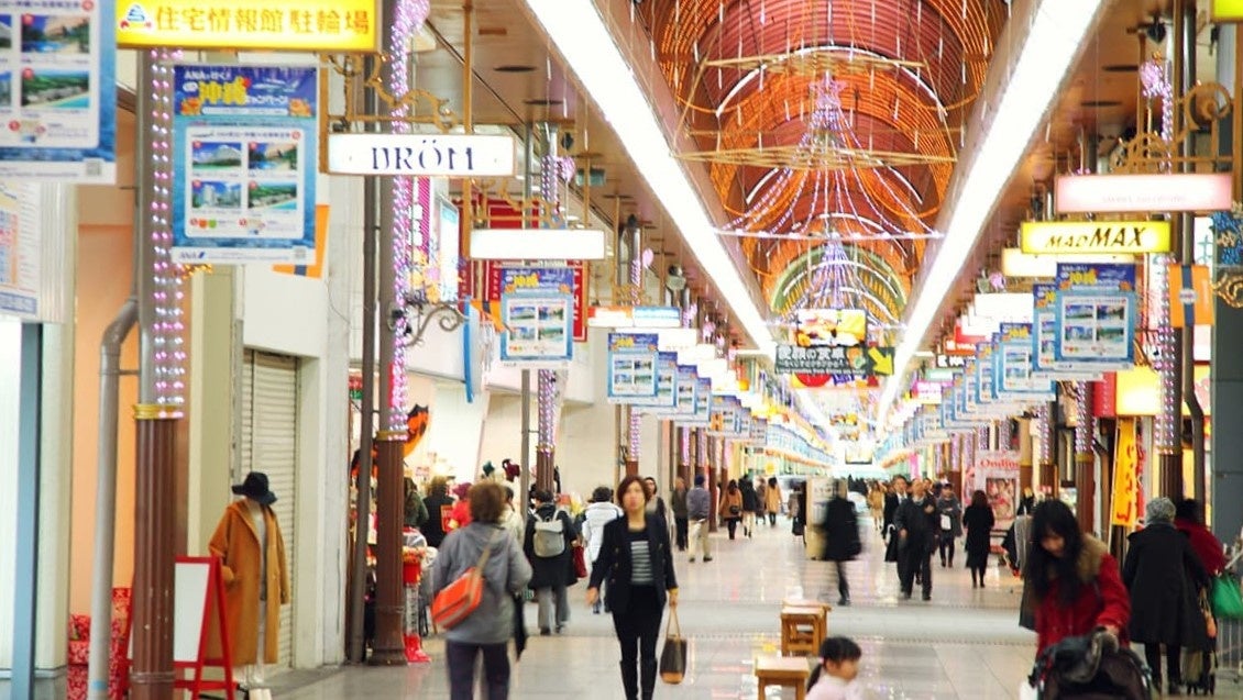 「松山銀天街」の賑わいの様子（松山市公式観光WEBサイトより）