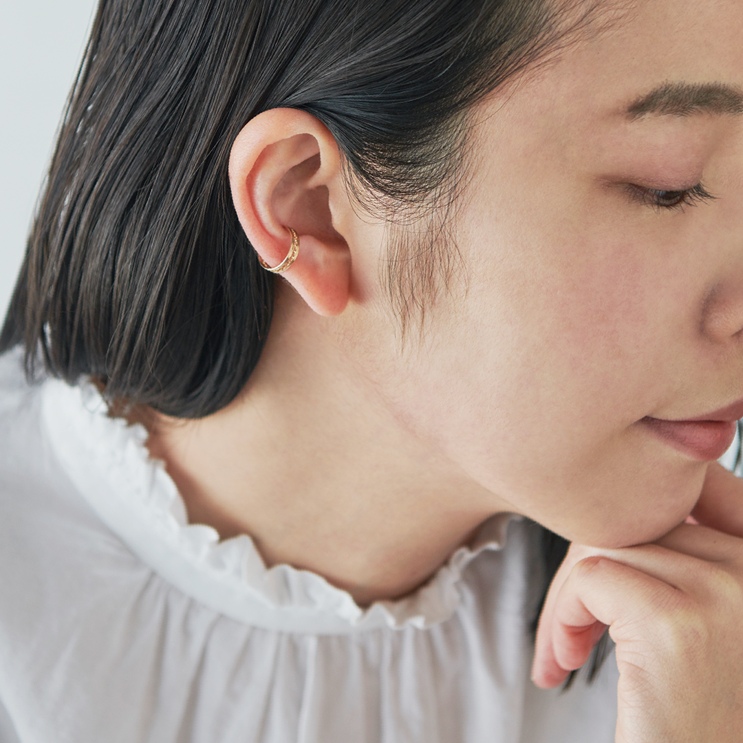 小路（イヤーカフ）を着用したところ