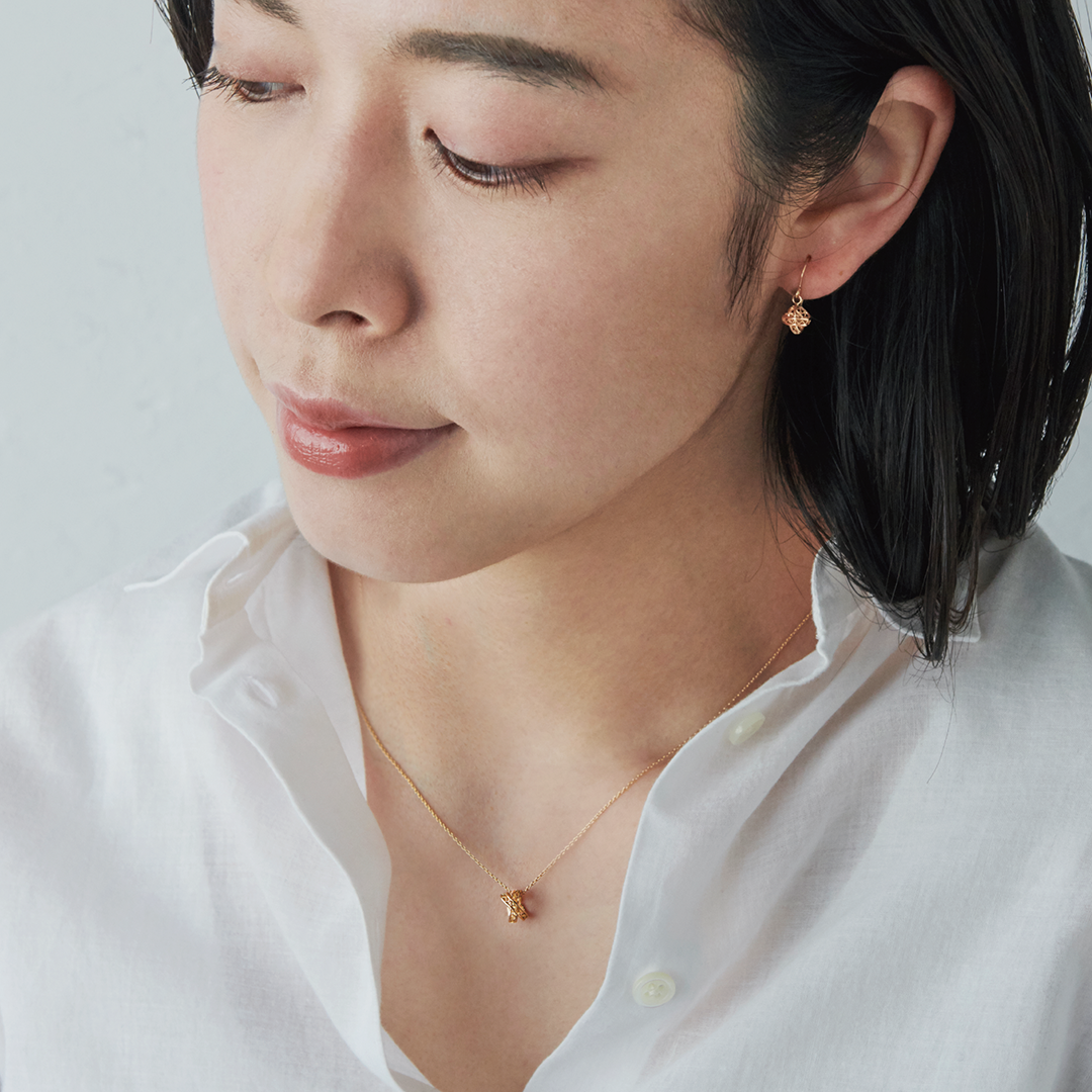 結輪（ネックレス／ピアス）を着用したところ