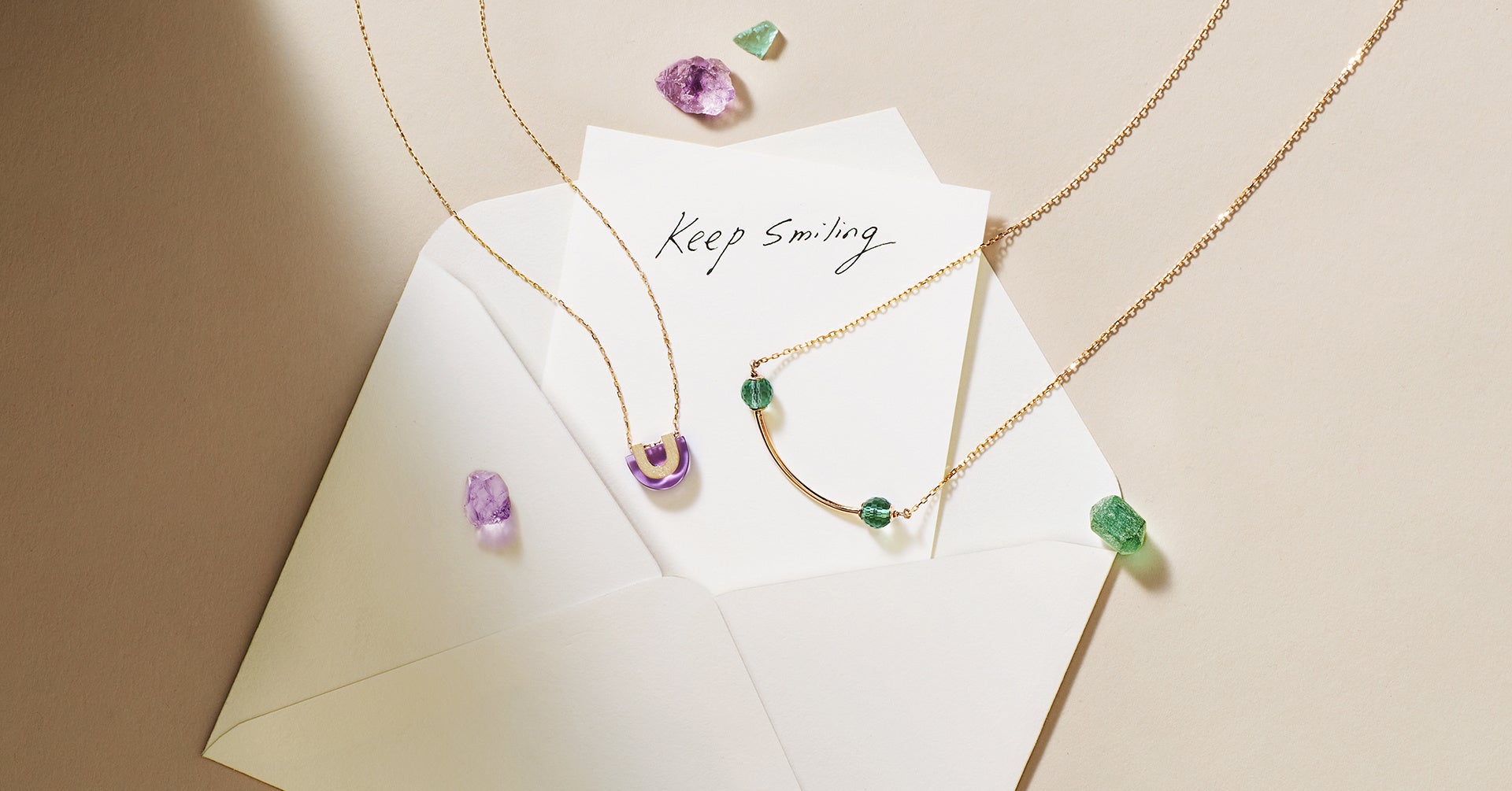 写真左から）「U（you）アメジスト」47,300円（税込）／「Emy グリーンクォーツ」86,900円(税込)