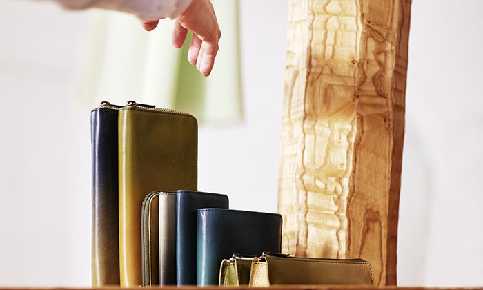 財布やカードケースなどの革小物