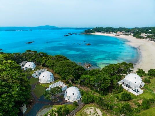 目の前はプライベート級の青い海!この夏、LUXUNA伊勢志摩の絶景グランピングを最安値で遊び尽くす「素泊まり早割プラン」の予約受付をスタート! 目の前はプライベート級の青い海!この夏、LUXUNA伊勢志摩の絶景グランピングを最安値で遊び尽くす「素泊まり早割プラン」の予約受付をスタート!