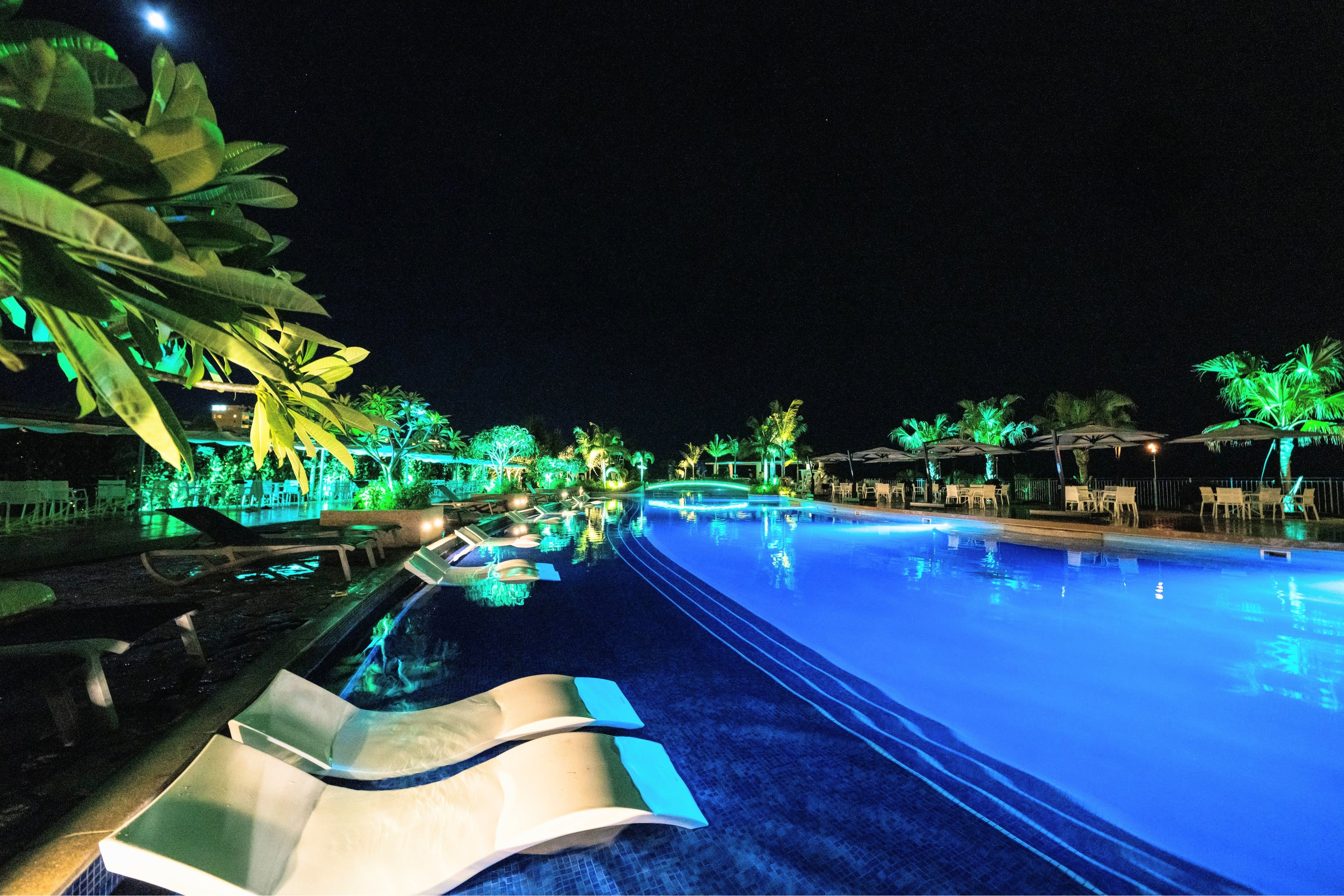 ガーデンプール（ナイトプール）