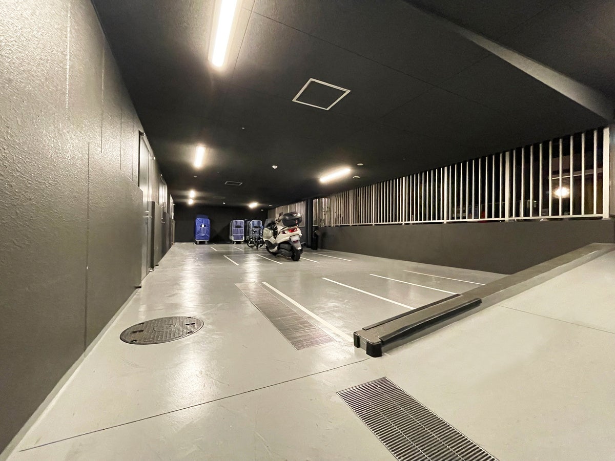 バイク駐車場全景