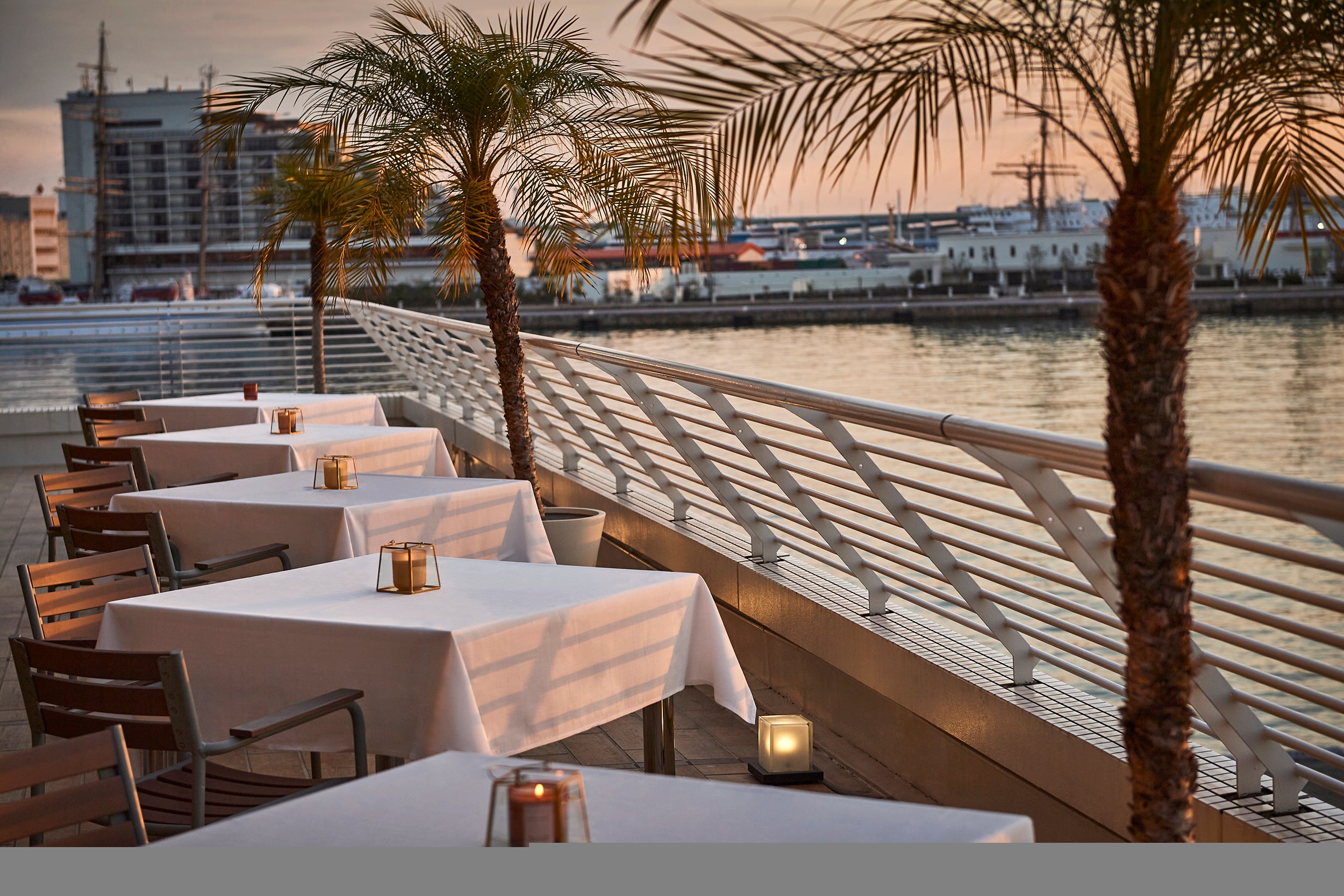 目の前に広がる神戸港