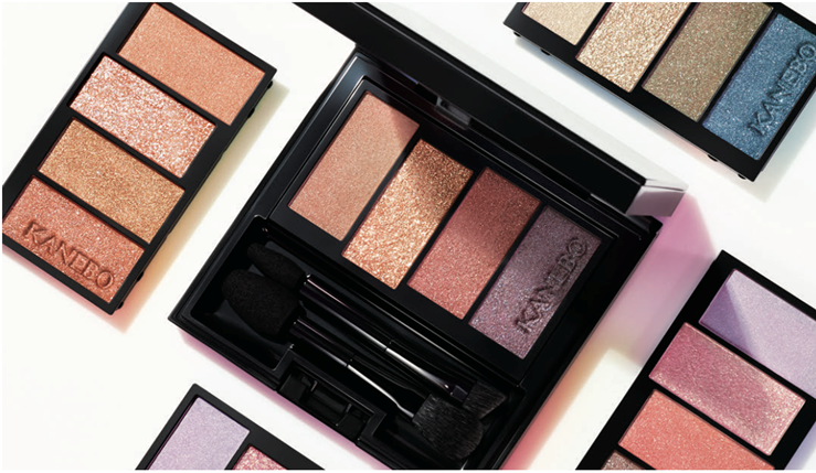 内なる意志を宿すように色と影を操る。彩りのある影を纏い、奥深い余韻