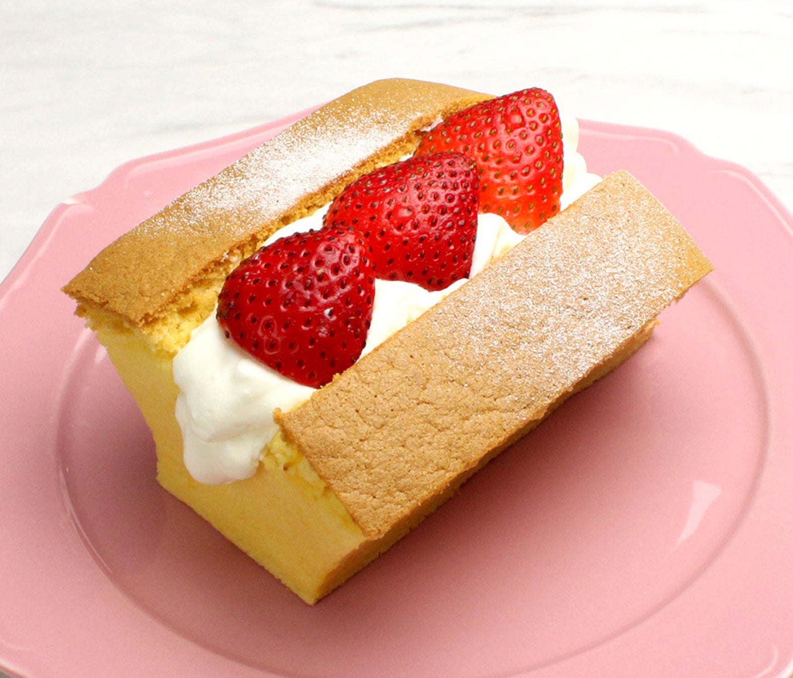 台湾カステラいちごサンド¥680