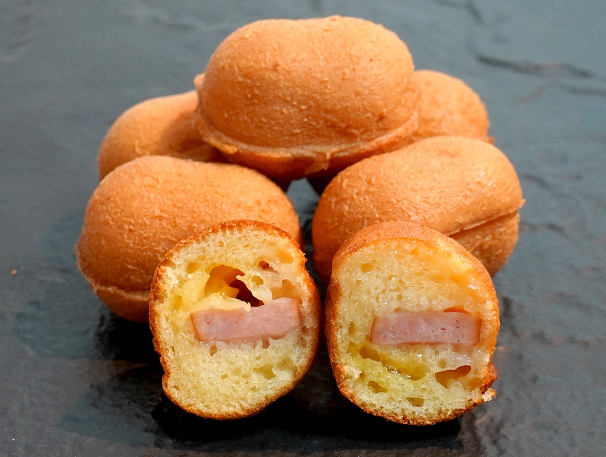 【新作】チーズとソーセージ　15個¥750　30個¥1,450