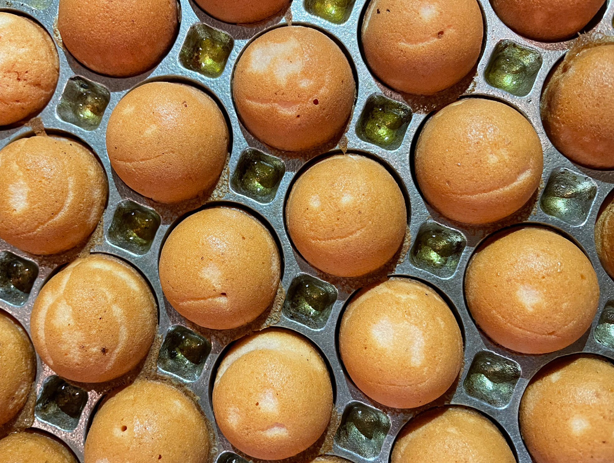 焼きたて！発酵バターを使用した台湾ベビーカステラ