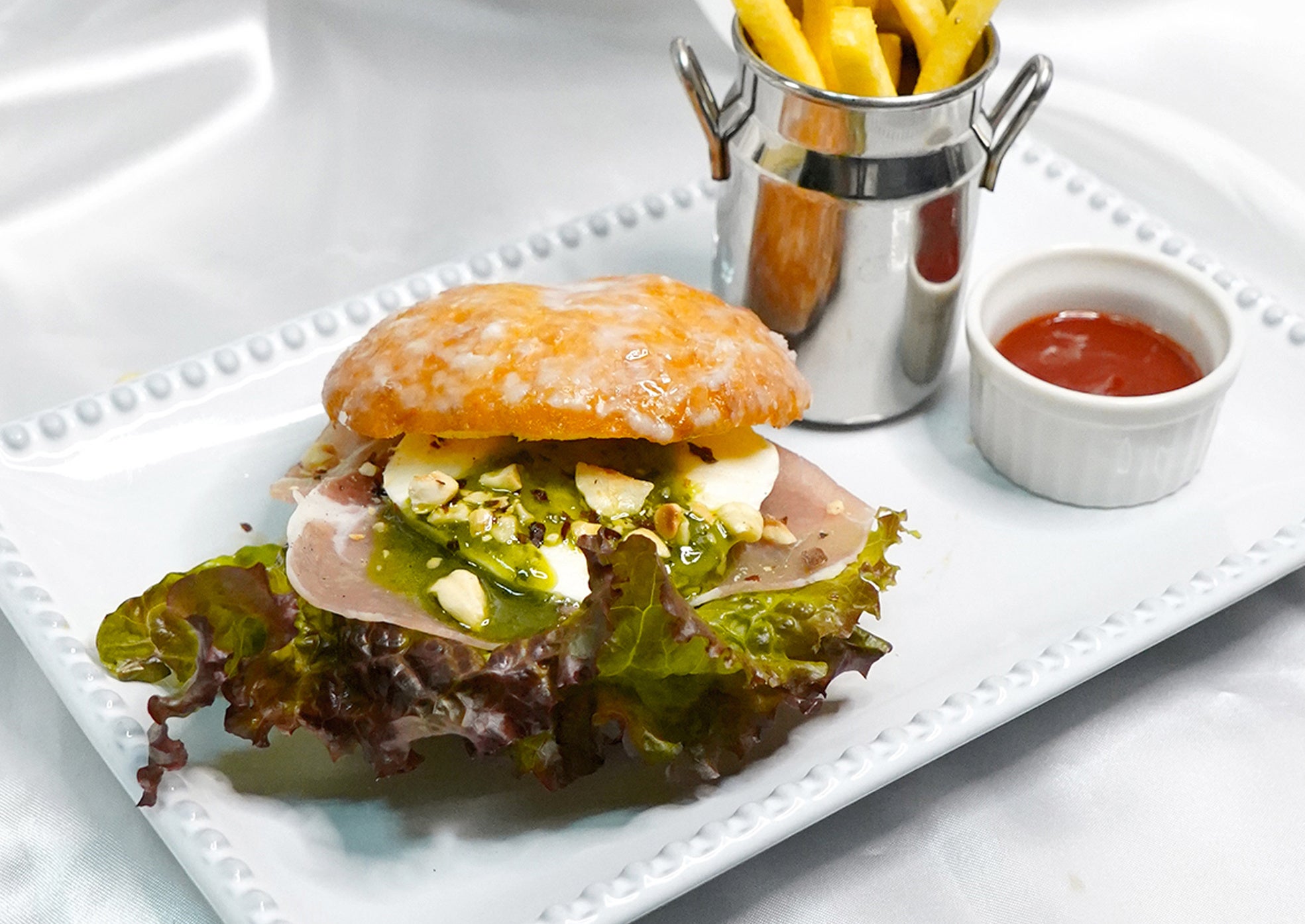 ルーサーバーガー生ハムモッツアレラ¥1,200