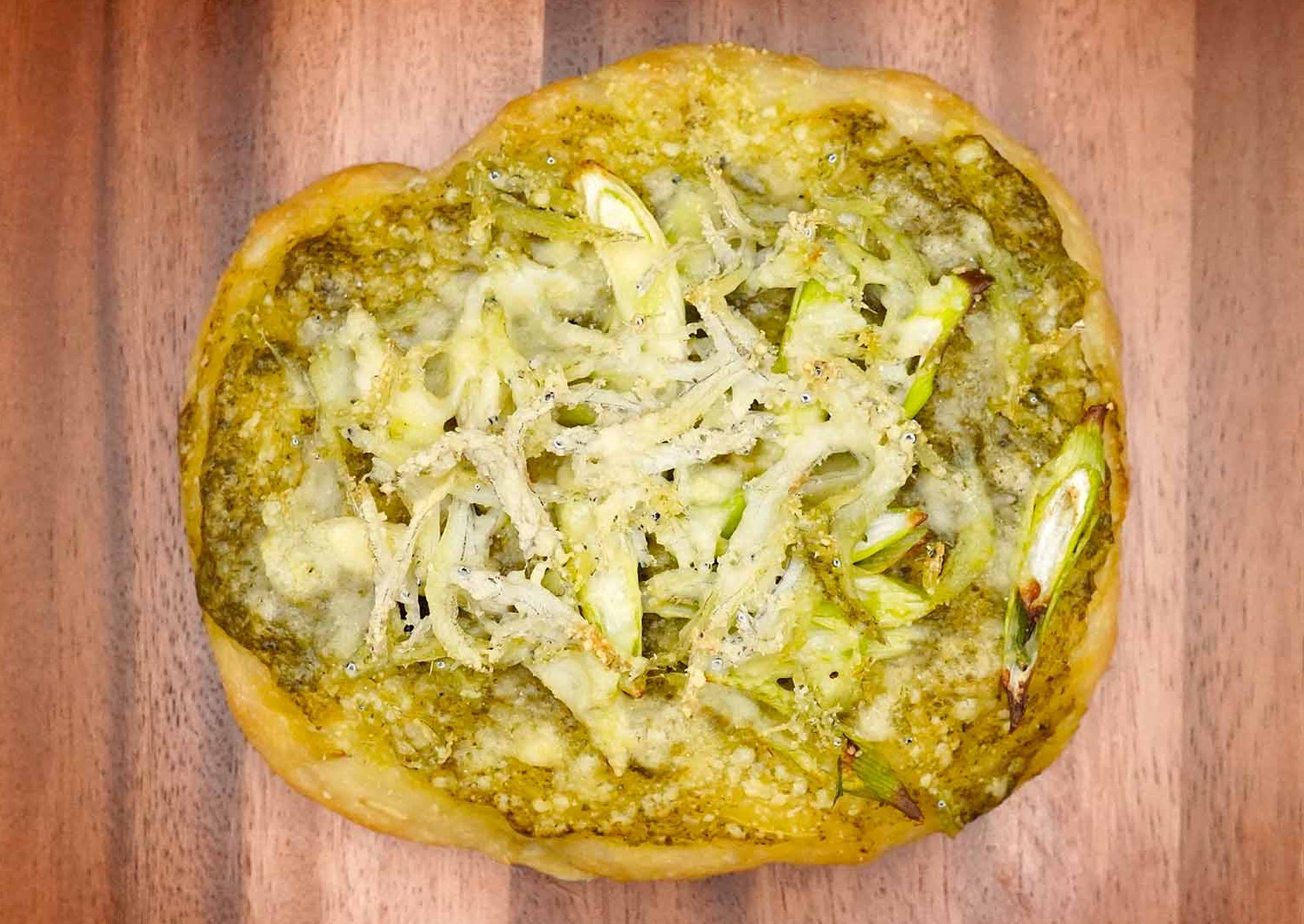 ネギとしらすの紫蘇ジェノベーゼ フォカッチャピザ¥750