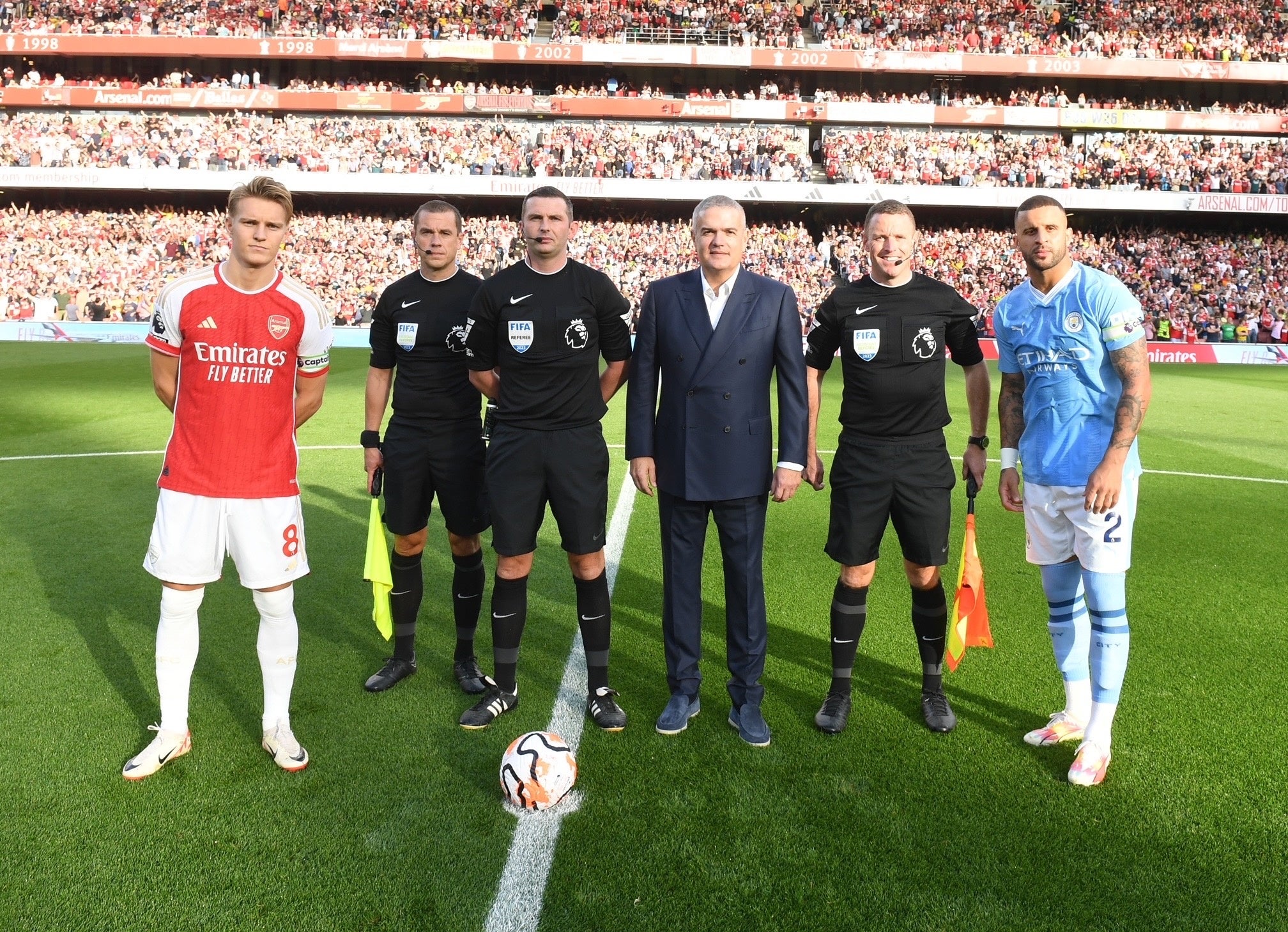 アーセナル対マンチェスター・シティ戦のコイントスを務めるウブロCEO　リカルド・グアダルーペ