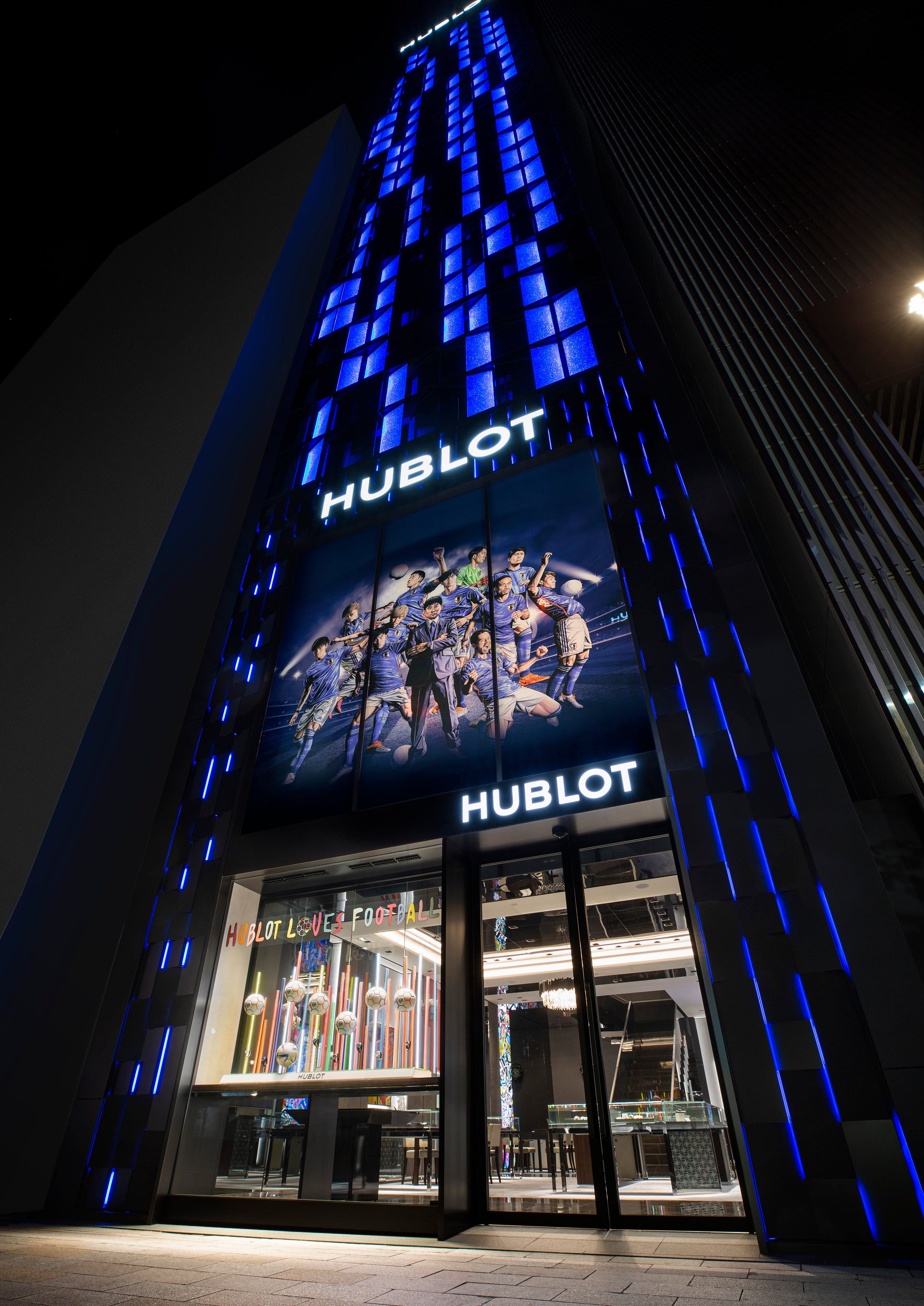 サムライブルーの光が点滅する特別イルミネーション