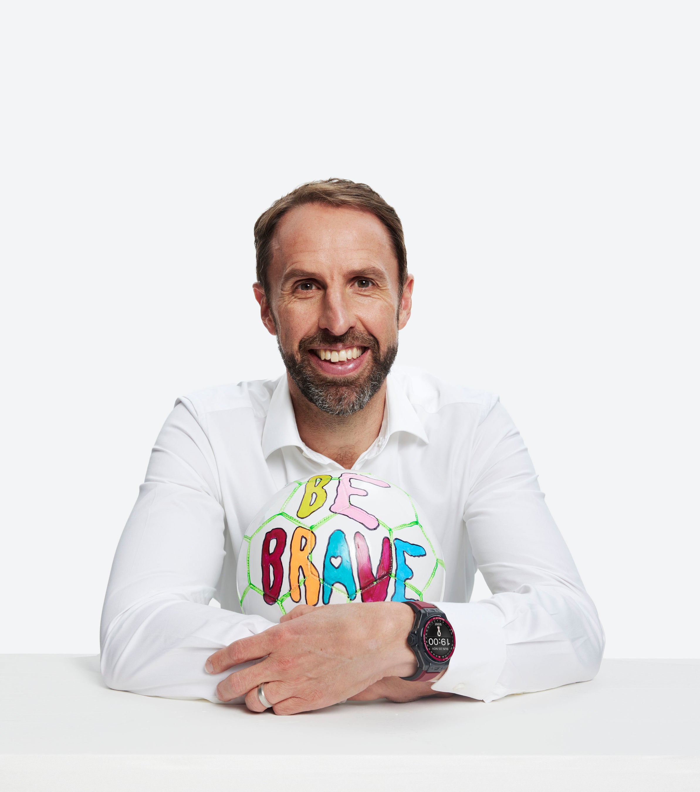 Gareth Southgate wearing the Big Bang e FIFA World Cup Qatar 2022 with dream football