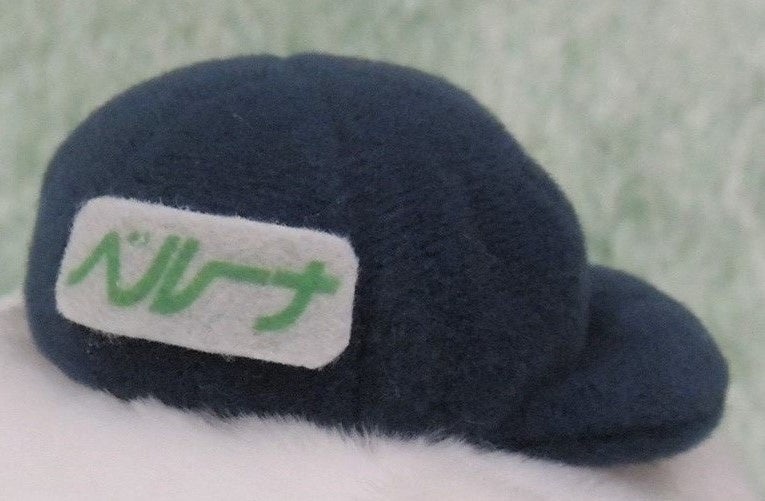 「ベルーナ」のスポンサーロゴ入り ヘルメット