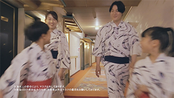 家族で館内を散策