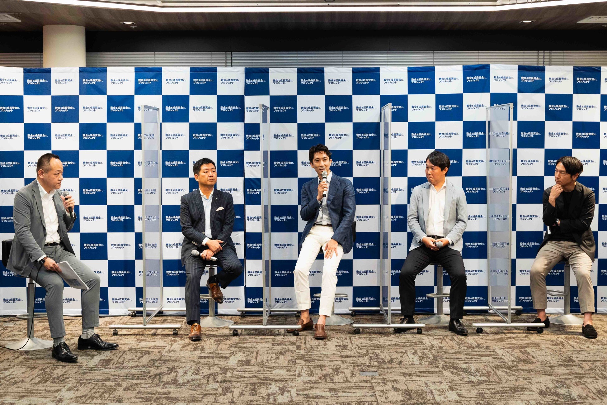 トークセッション(左から日商保 豊岡順也/明治大学 飯田泰之教授/法政大学 川島健司教授/東急不動産 東川健太氏/カメラブ 小林晋平氏)