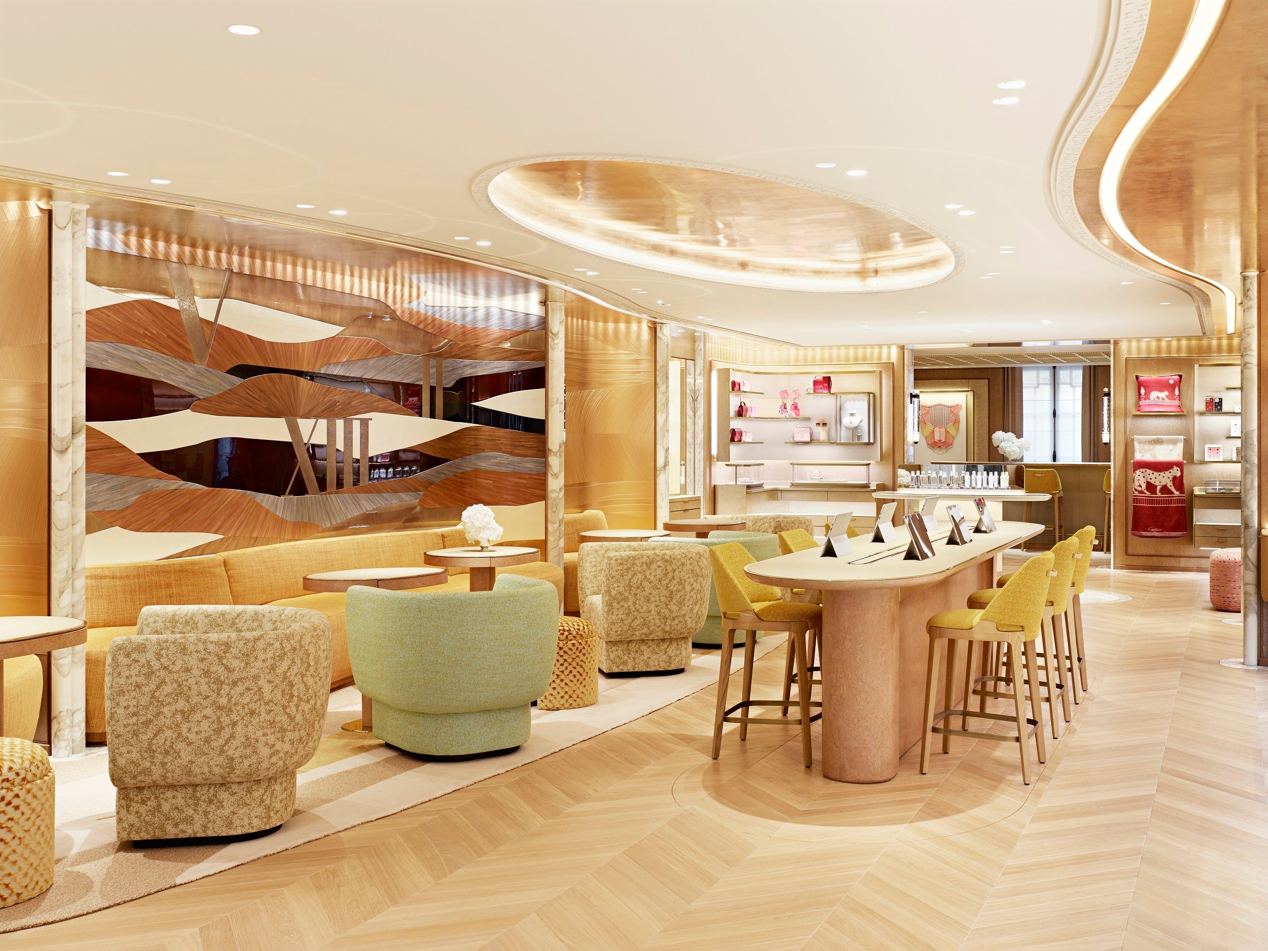 パリの旗艦店「カルティエ ブティック パリ ラペ通り13番地」、2022年