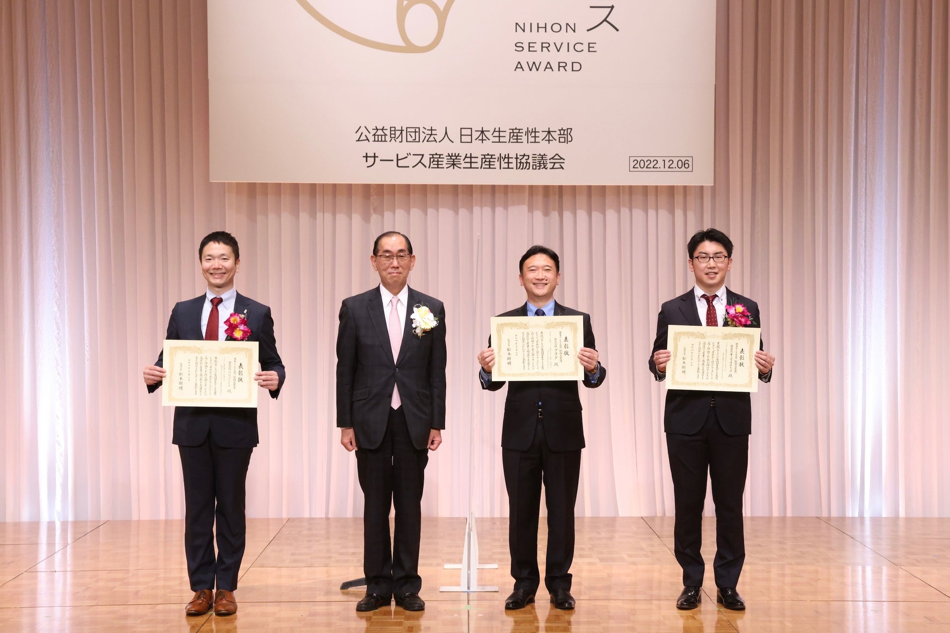 総務大臣賞を受賞した unerry代表取締役社長CEO 内山 英俊(一番左)- 12/6 授賞式にて