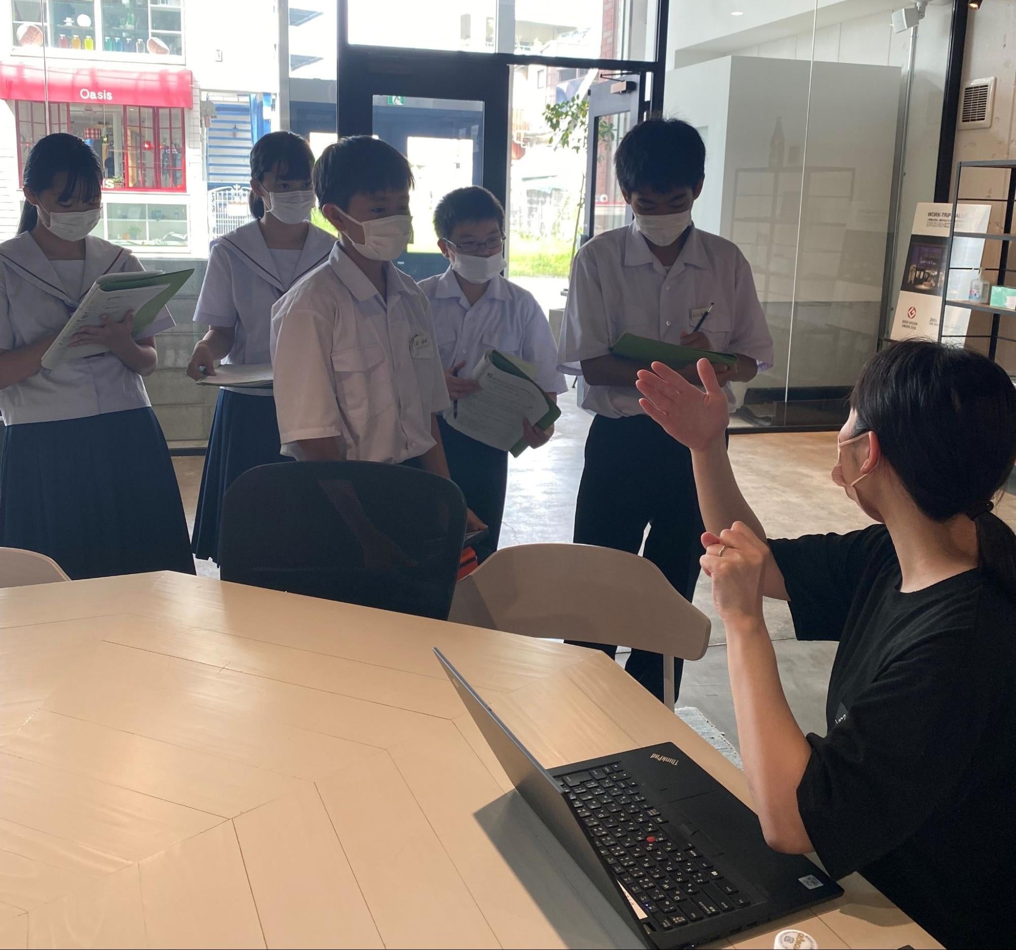 インタビューの様子