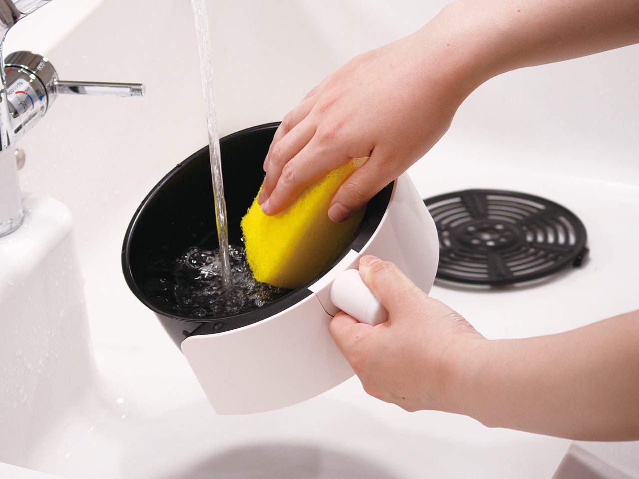 バスケット・網プレートの水洗いも楽々