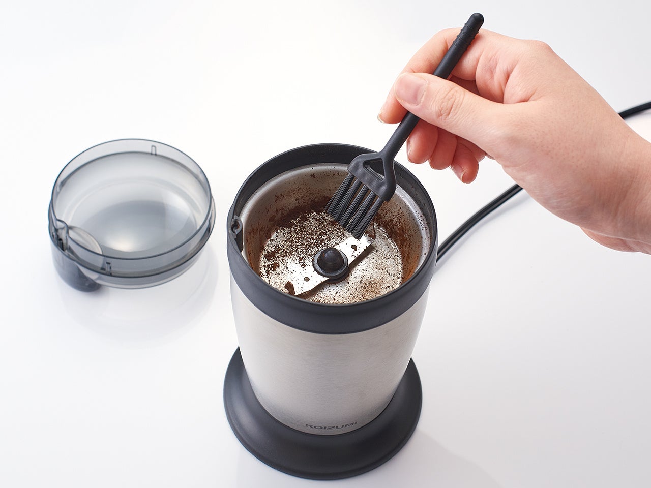 掃除用ブラシ付属でお手入れ楽々