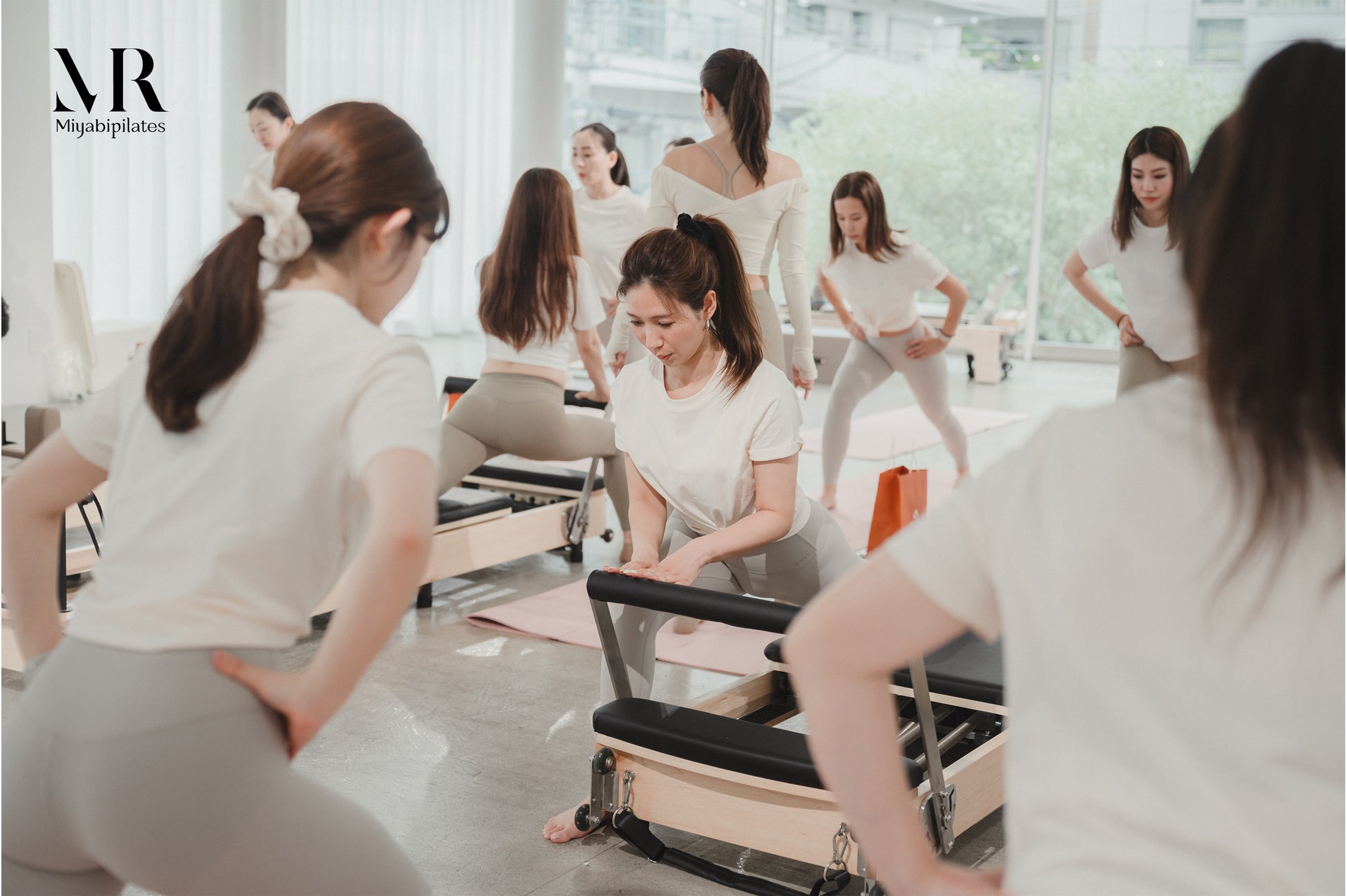 参加者がマシンを体験している様子