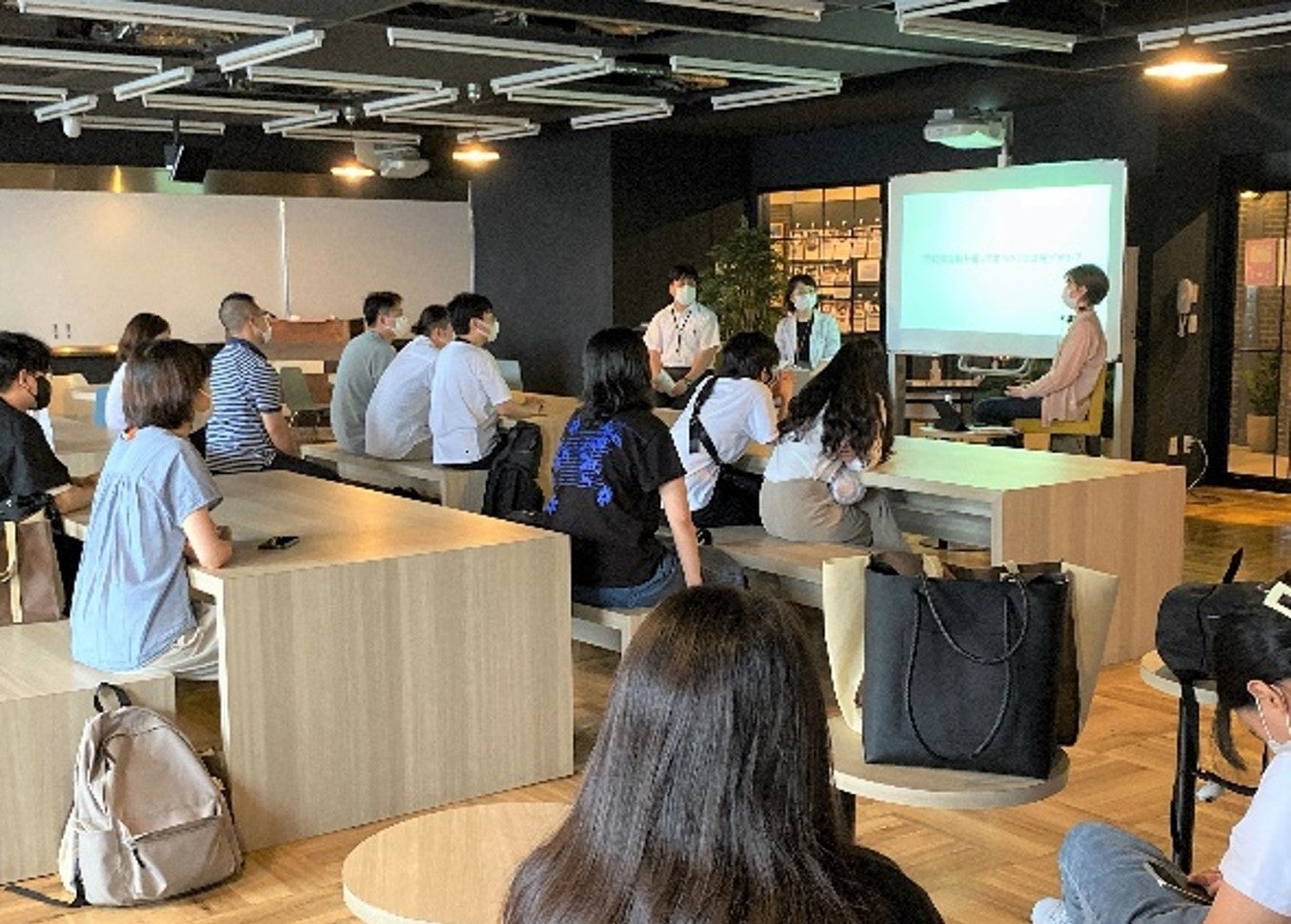 日本での就職を希望する留学生対象「先輩インタビュー」