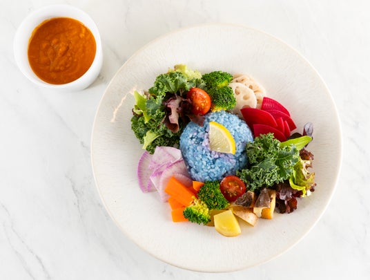 【シナグロ ORGANIC SALAD&CAFE そごう大宮】そごう大宮生誕39周年を記念して、3月9日より花をモチーフにしたベジタブルカレーやミモザモチーフのスイーツなど春らしい限定メニューが登場。 【シナグロ ORGANIC SALAD&CAFE そごう大宮】そごう大宮生誕39周年を記念して、3月9日より花をモチーフにしたベジタブルカレーやミモザモチーフのスイーツなど春らしい限定メニューが登場。