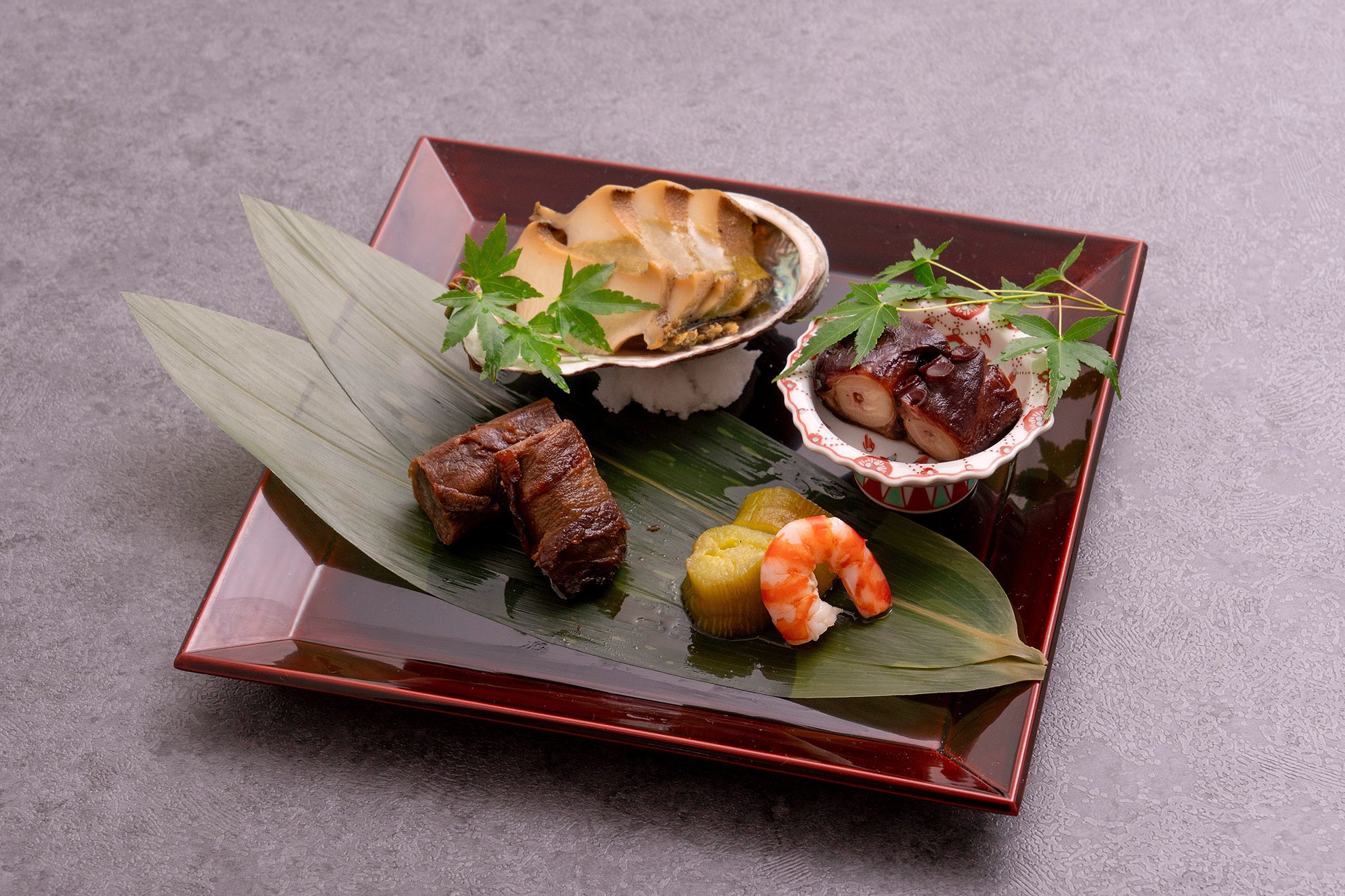 八寸:煮鮑、蛸の柔らか煮、海老と野菜の煮物、牛蒡の八幡巻き