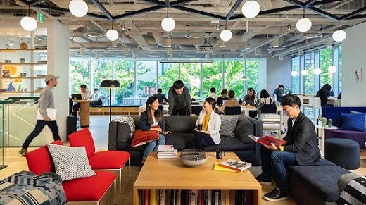 WeWork 御堂筋フロンティアの共用エリア ©WeWork