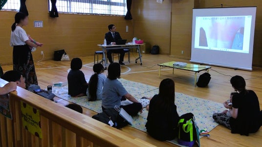 実施報告|夏休みの紫外線対策を親子へ―児童センターで1日2回の出前授業を実施(主催:品川区立大原児童センター/講師協力:日興製薬株式会社) 実施報告|夏休みの紫外線対策を親子へ―児童センターで1日2回の出前授業を実施(主催:品川区立大原児童センター/講師協力:日興製薬株式会社)