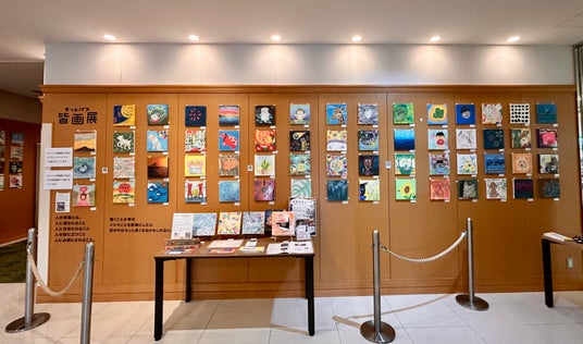 「誰もがアーティスト、誰もが主役。」「働く幸せ」にボーダーはない。社員の約7割が知的障がい者の日本理化学工業が発信する、誰もが主役の『皆働社会』を体現する「キットパス皆画展 9th」開催。 「誰もがアーティスト、誰もが主役。」「働く幸せ」にボーダーはない。社員の約7割が知的障がい者の日本理化学工業が発信する、誰もが主役の『皆働社会』を体現する「キットパス皆画展 9th」開催。