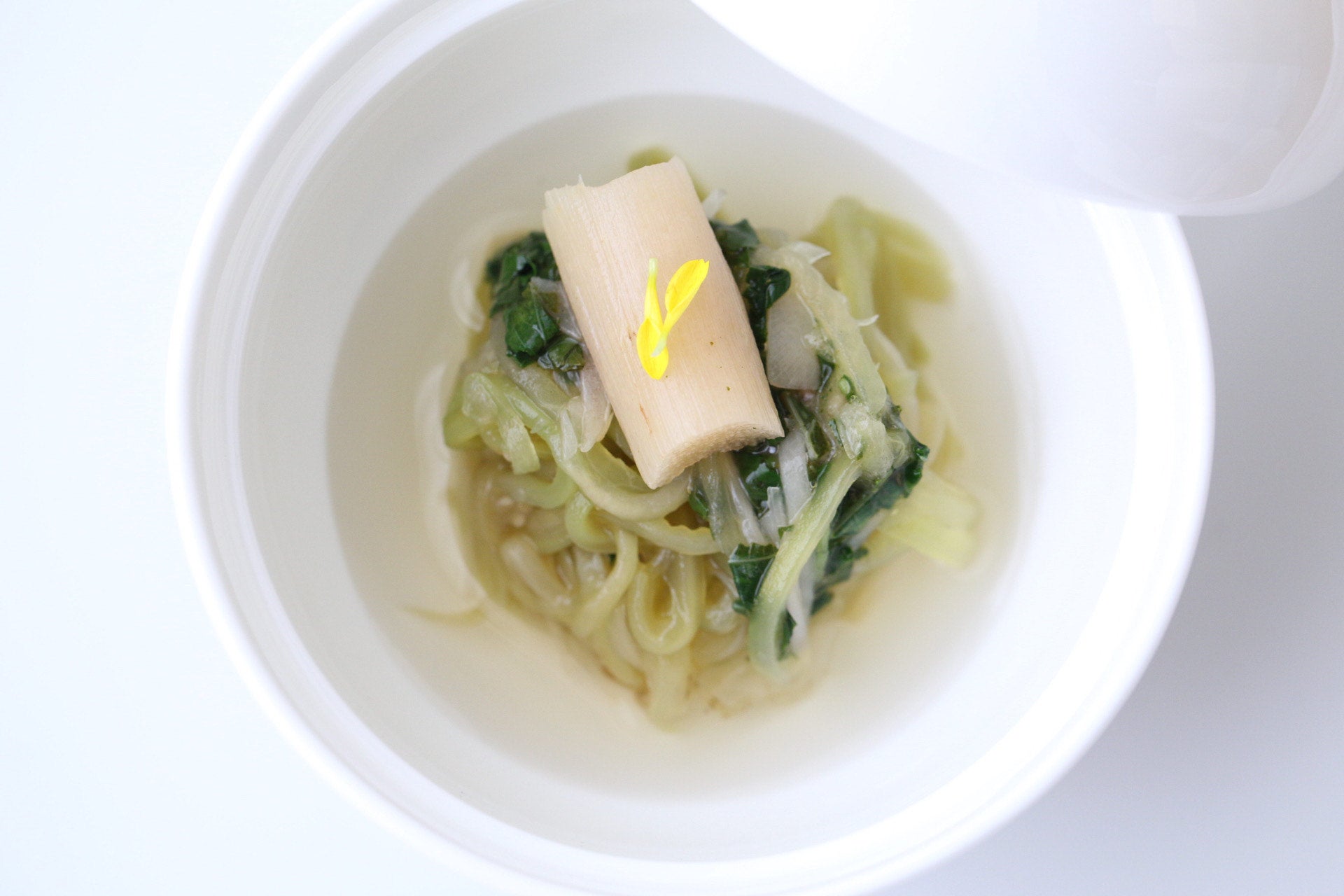 全農大阪府本部 水なす、ずいき 【水ナスの水冷麺 ～紅ずいきの餡がけ～】