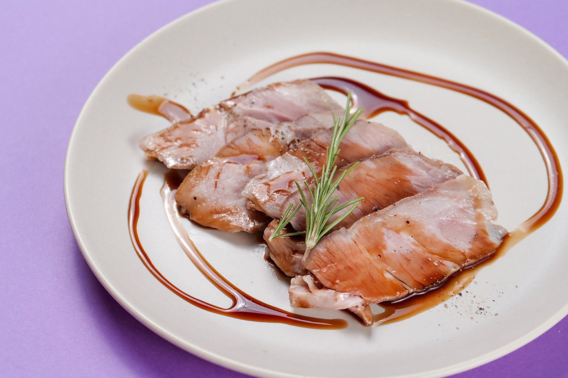 低温調理ローストポーク ぽん酢バルサミコソース