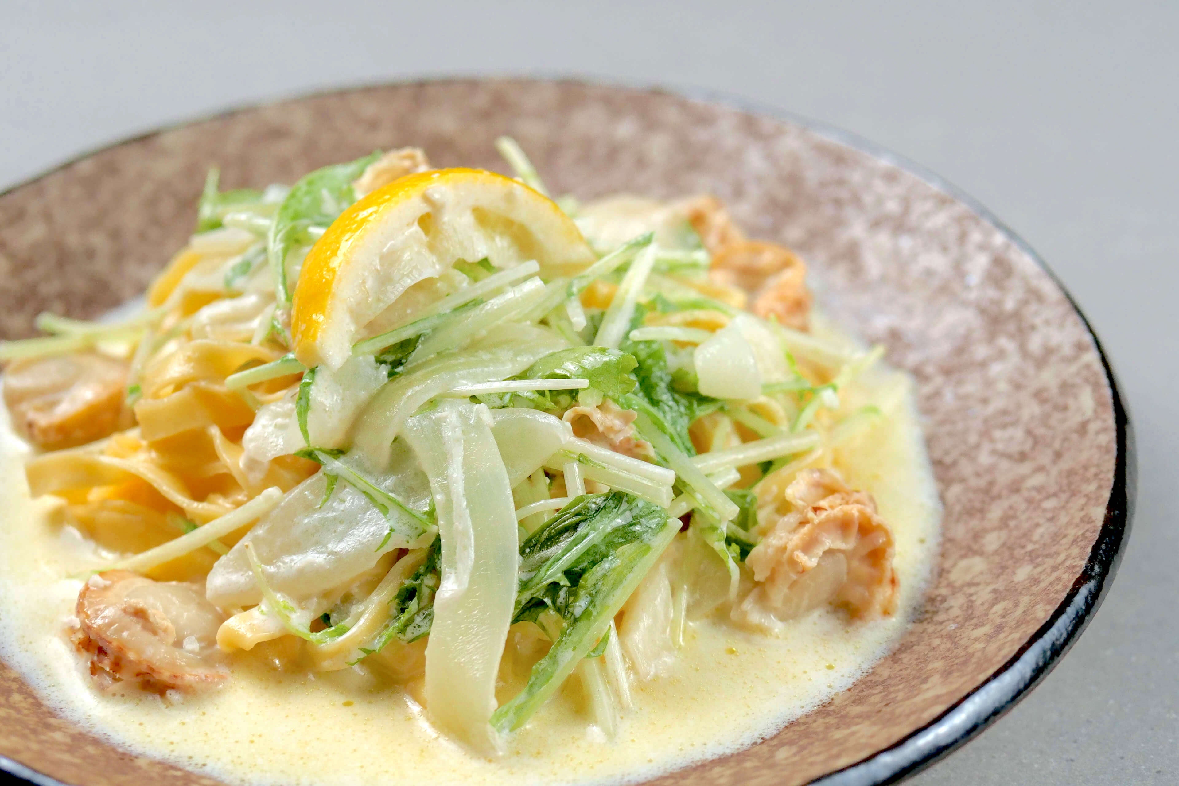 スパゲッティーニ アサリと青のりのクリームソース ¥1,200（税込）  アサリの旨味と、青のりの風味をふんだんに引き出した濃厚パスタ