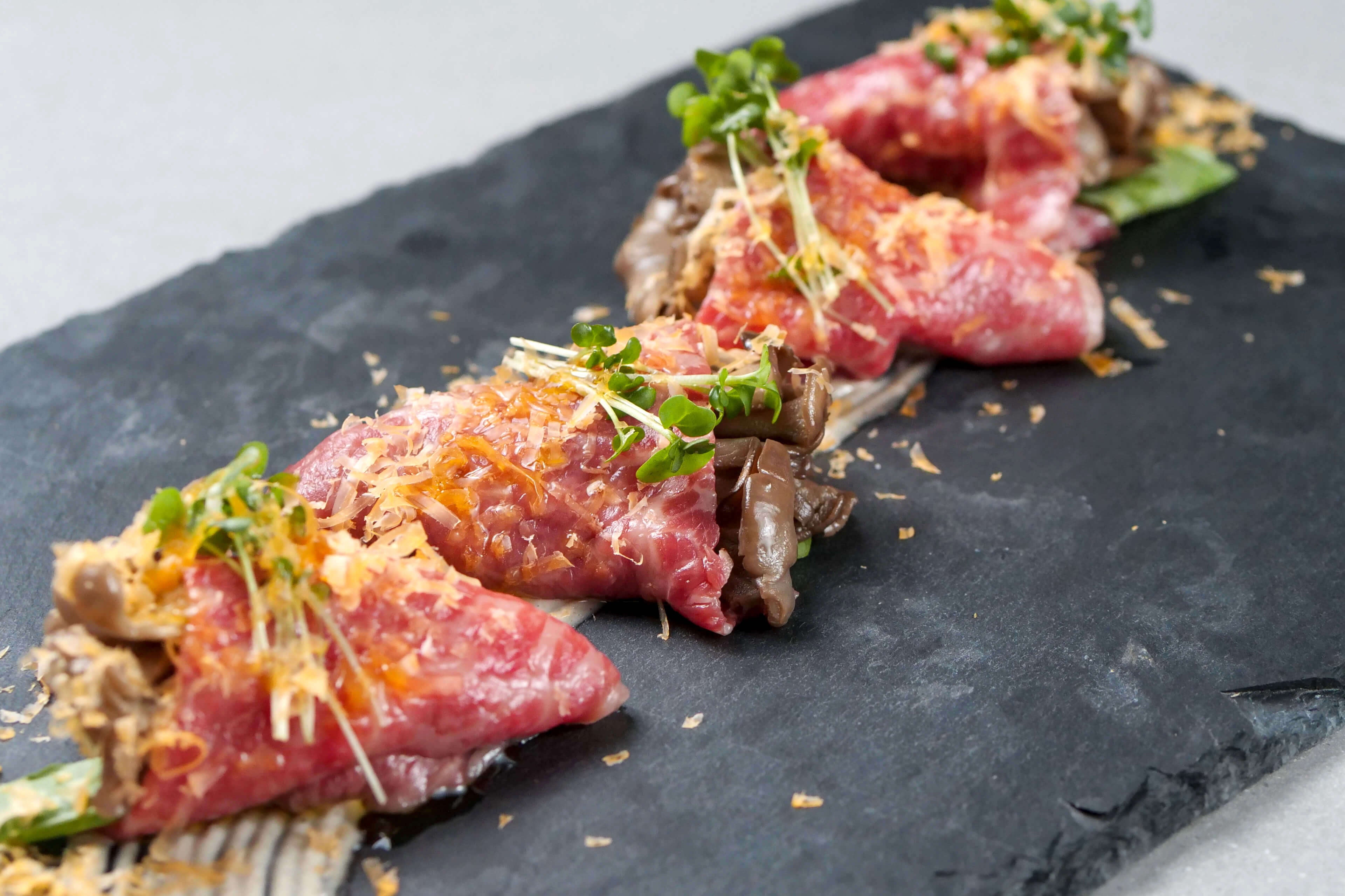 和牛と舞茸のカルパッチョ  ¥1,000（税込）