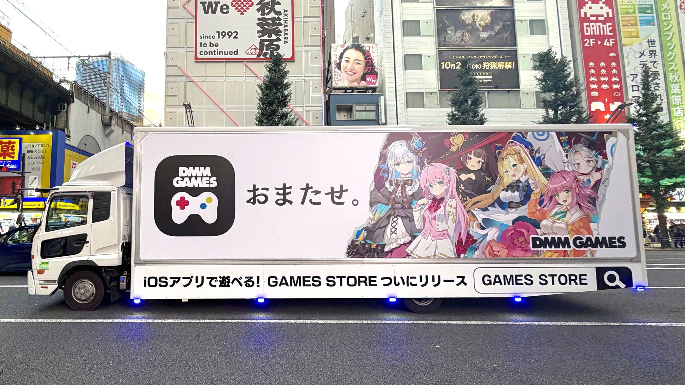 DMM GAMES、新宿にアドトラック走行開始!ohpnerがモビリティ広告担当 DMM GAMES、新宿にアドトラック走行開始!ohpnerがモビリティ広告担当