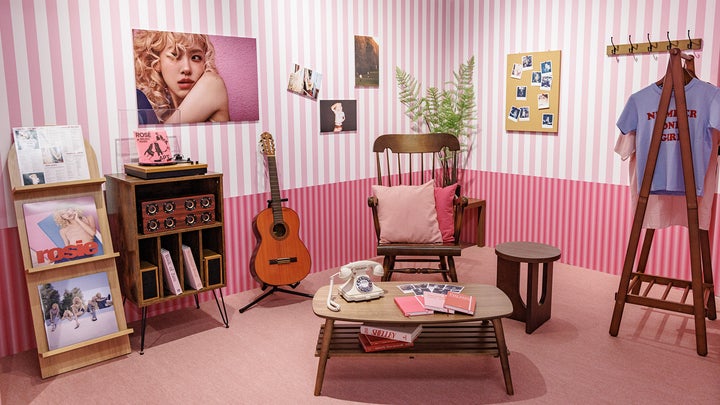 POPUP限定カード付き】BLACKPINK ロゼ ポップアップ 4点セット POPUP限定カード付き】BLACKPINK ロゼ ポップアップ 4点セット