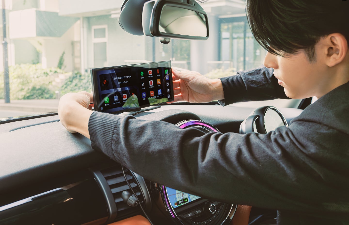 話しかけるだけで、ナビも音楽も完了。Gemini AI音声×Android 15搭載 話しかけるだけで、ナビも音楽も完了。Gemini AI音声×Android 15搭載