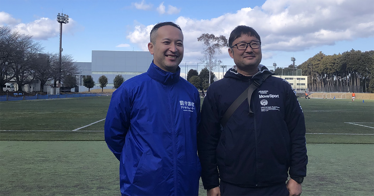 作新学院大学陸上部 相馬聡監督（右）とみらいデンタル企画代表取締役 武市拓郎氏（左）