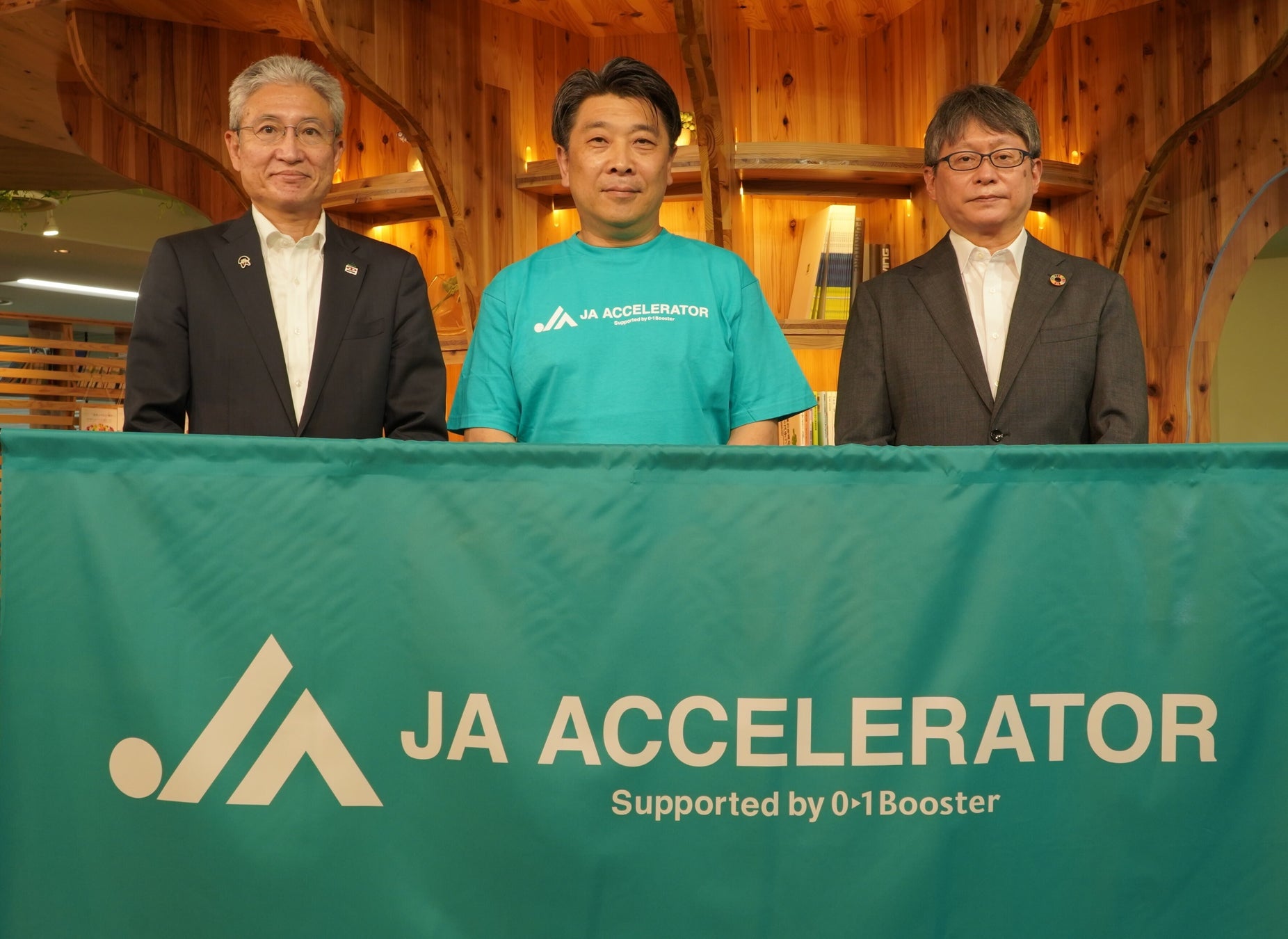 左から、JA全農 冨田常務、AgVenture Lab 荻野理事長、農林中央金庫 岩曽常務