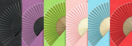 「派手すぎない、がちょうどいい。」1300年の歴史を持つ美濃和紙から厳選した「和の色彩」を楽しむ扇子が新登場。落ち着いた色目を“推し色”に、大人の推し活や法人記念品の新提案。 「派手すぎない、がちょうどいい。」1300年の歴史を持つ美濃和紙から厳選した「和の色彩」を楽しむ扇子が新登場。落ち着いた色目を“推し色”に、大人の推し活や法人記念品の新提案。